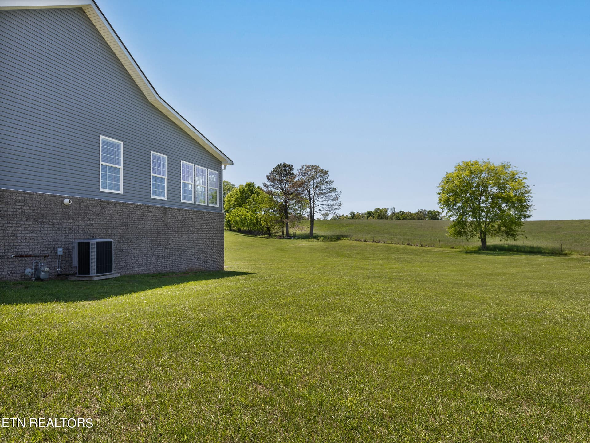 Side Yard - 158 Old Hickory Circle, Madisonville, TN 37354