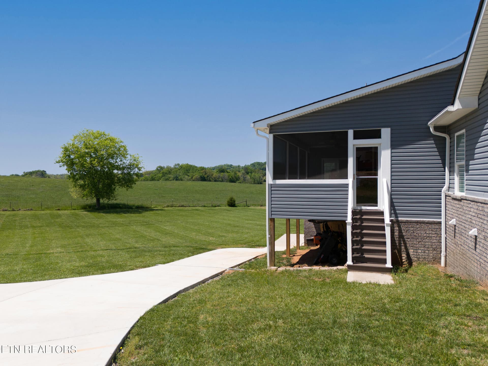Back Lawn - 158 Old Hickory Circle, Madisonville, TN 37354