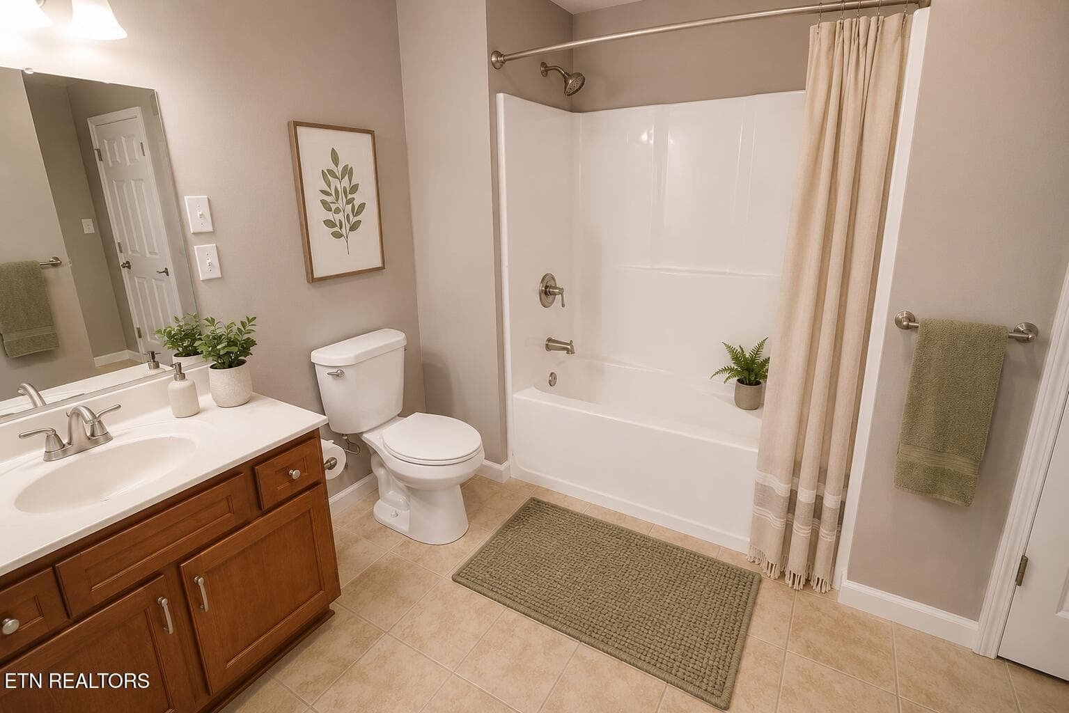 Staged base bath - 1203 Clendenen Rd, Maryville, TN 37801