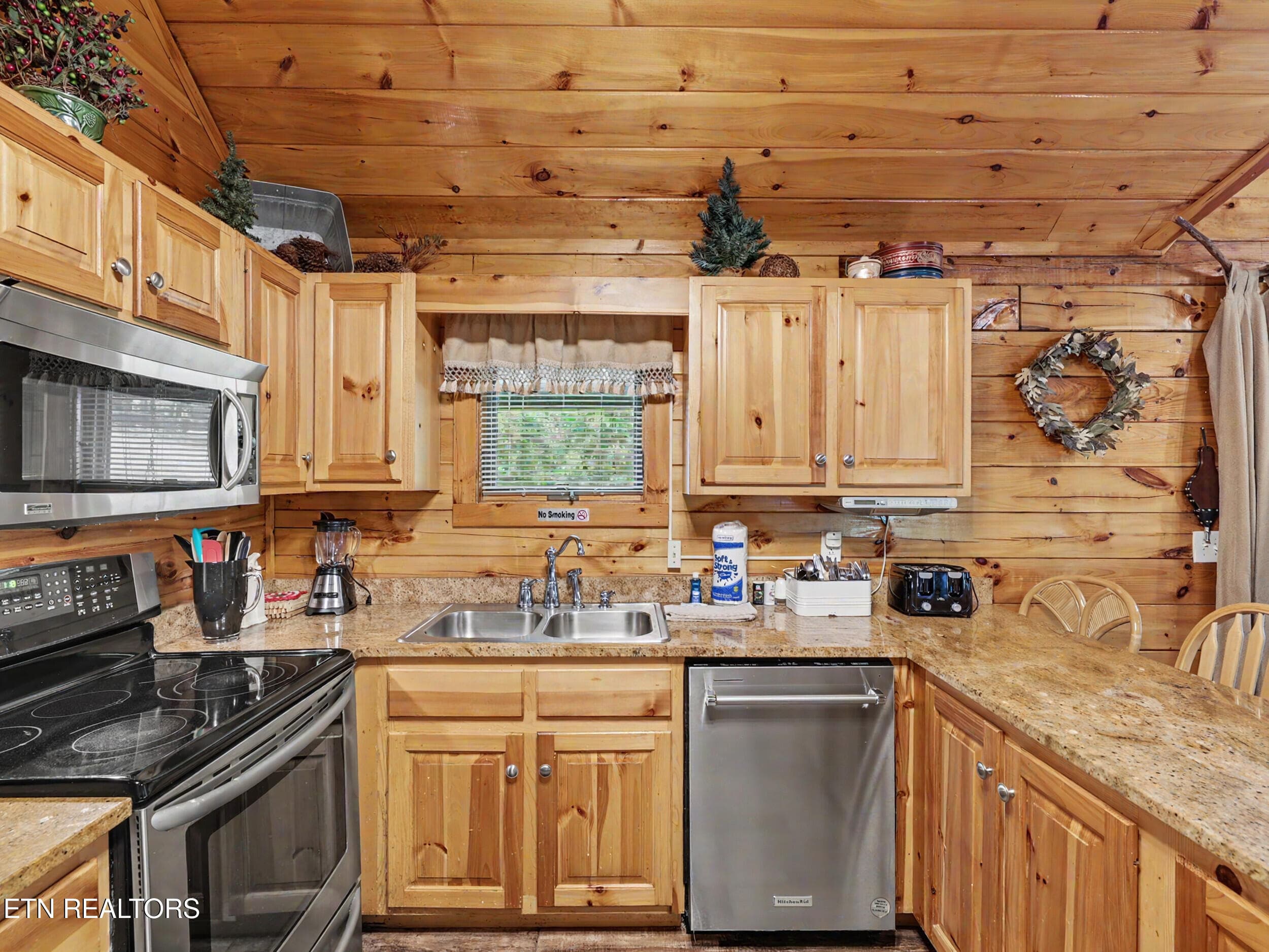 Stainless Steel Appliances - 1629 Little Cabin Loop, Pigeon Forge, TN 37862, Pigeon Forge