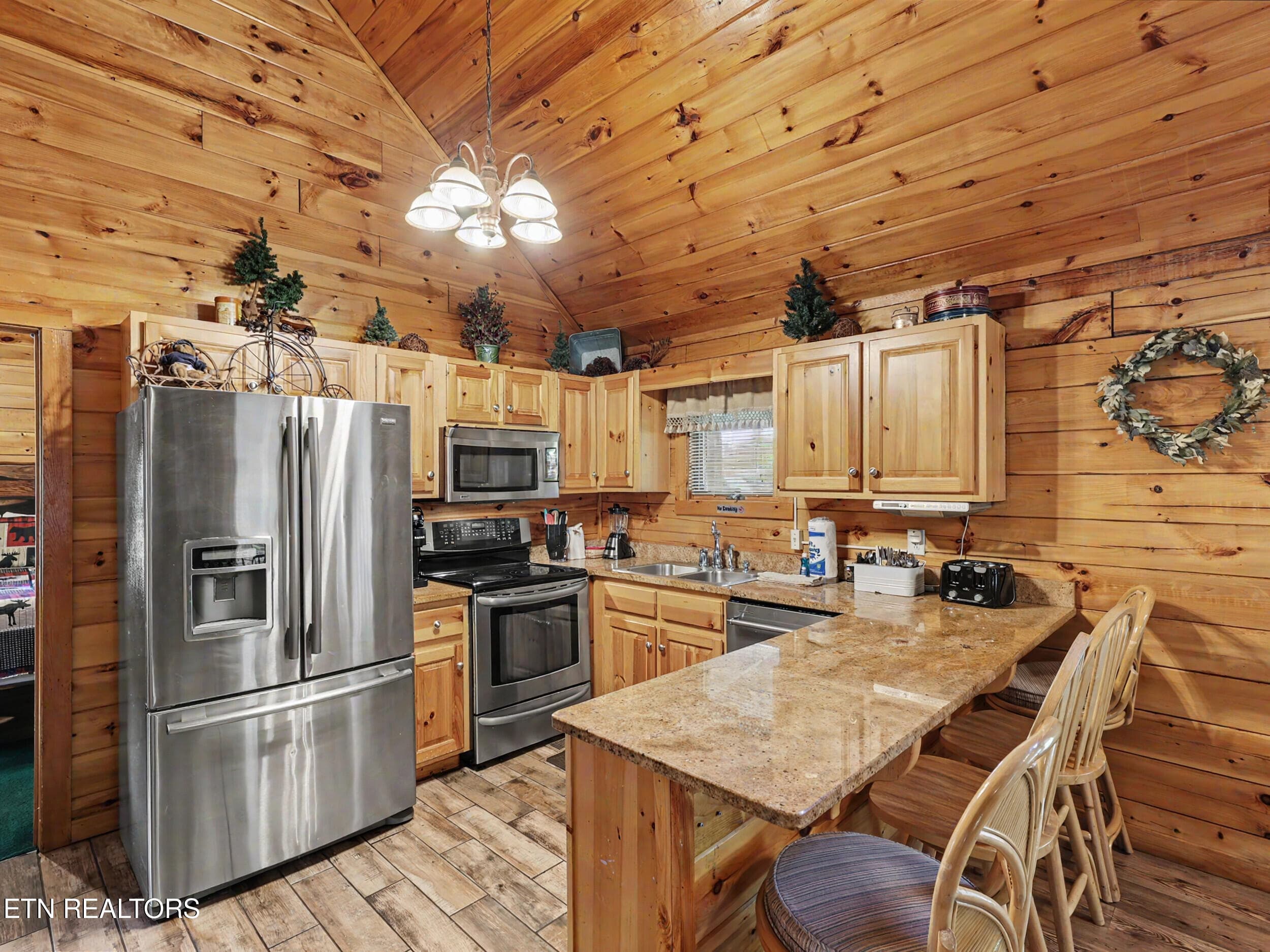 Large Granite Breakfast Bar - 1629 Little Cabin Loop, Pigeon Forge, TN 37862, Pigeon Forge