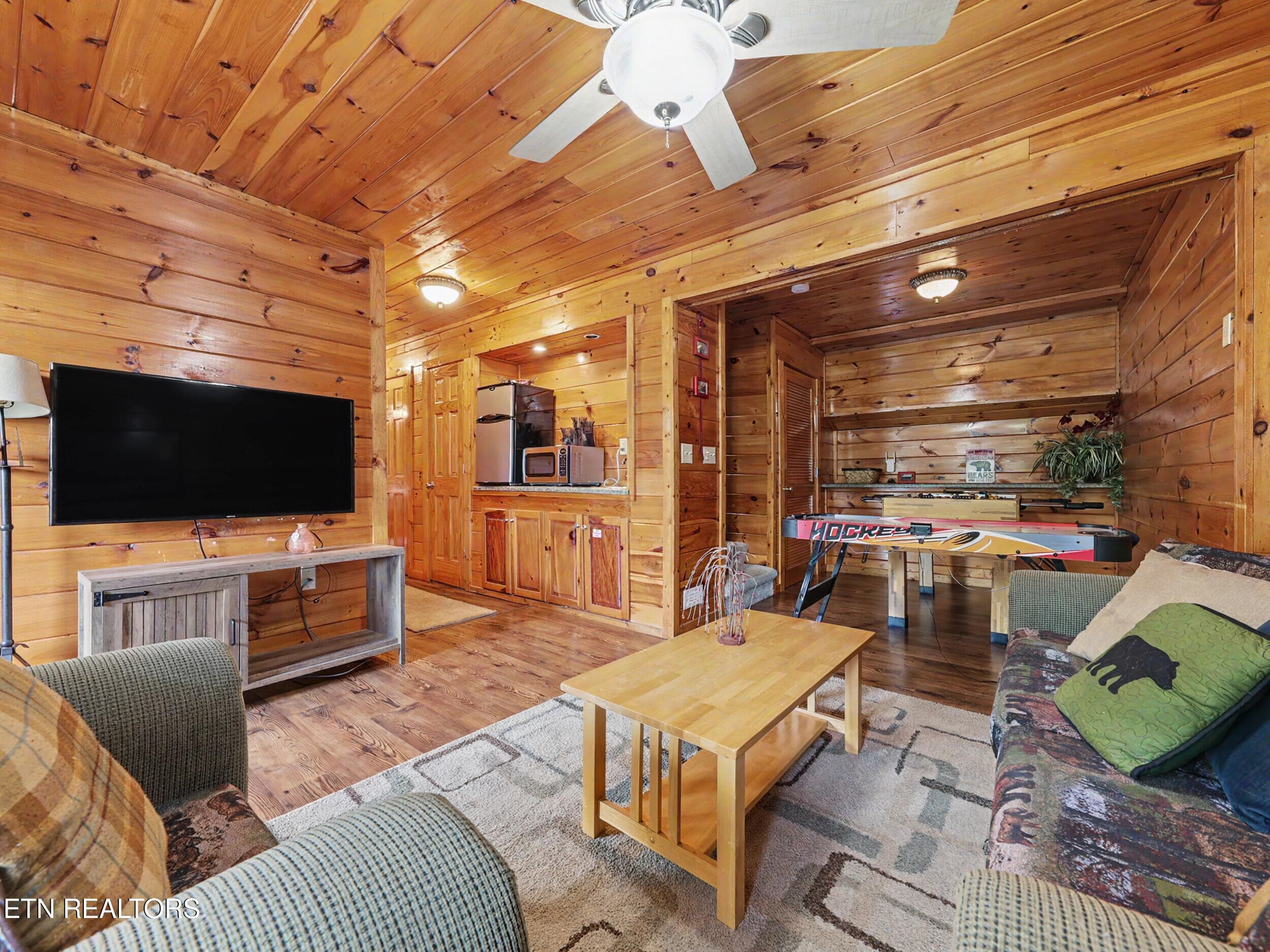 Lots of Space - 1629 Little Cabin Loop, Pigeon Forge, TN 37862, Pigeon Forge