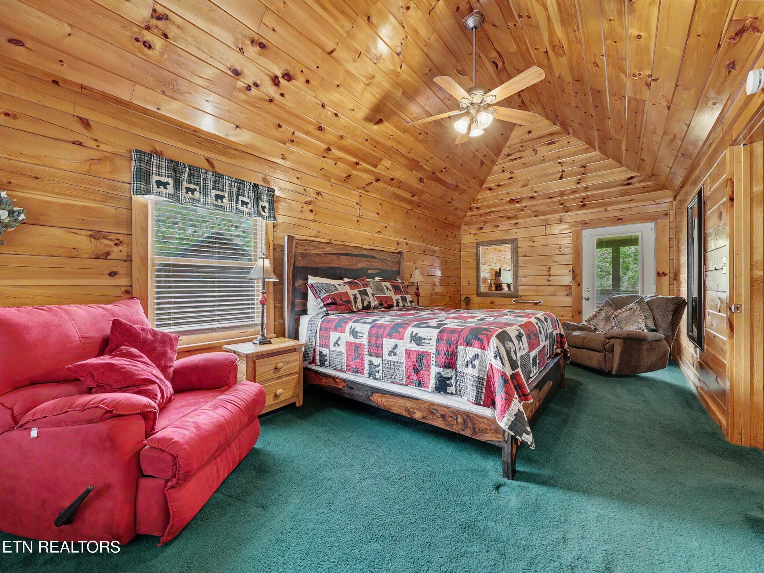 Large Main Floor Bedroom - 1629 Little Cabin Loop, Pigeon Forge, TN 37862, Pigeon Forge