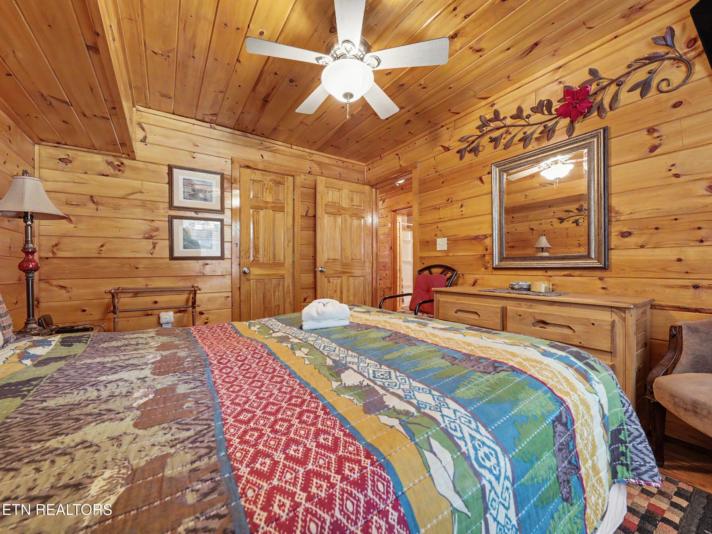 Large Kingsize Bed - 1629 Little Cabin Loop, Pigeon Forge, TN 37862, Pigeon Forge