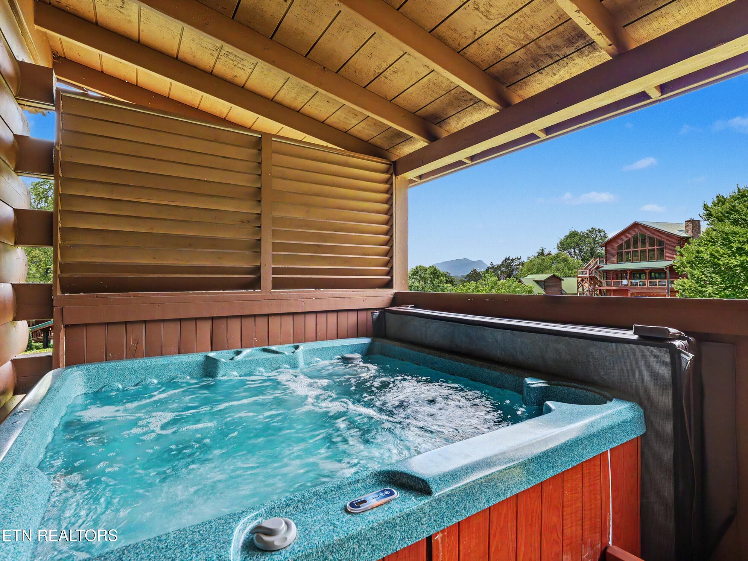 Large Hot Tub Upstairs Deck - 1629 Little Cabin Loop, Pigeon Forge, TN 37862, Pigeon Forge