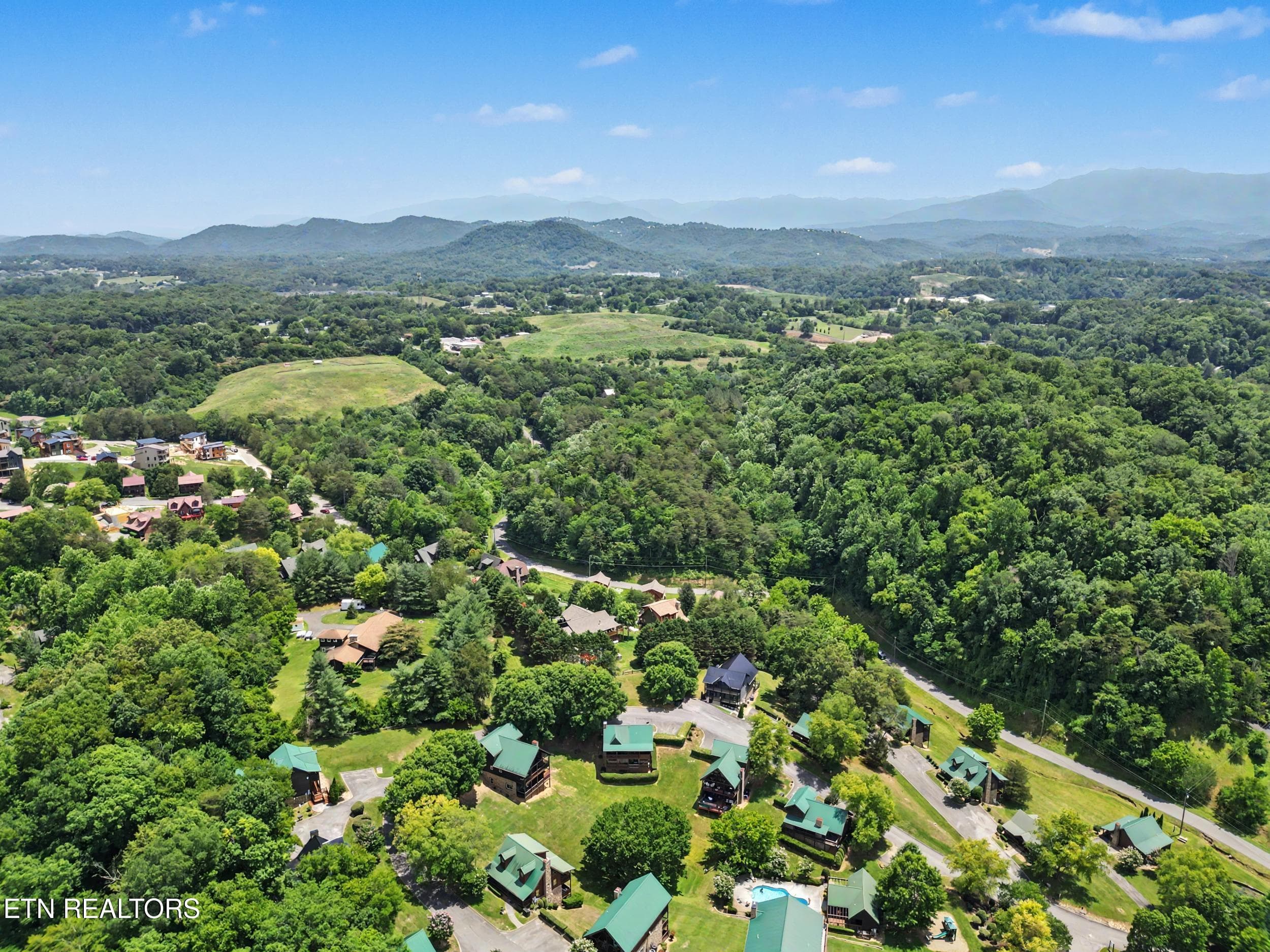 Close to Five Oaks Shopping - 1629 Little Cabin Loop, Pigeon Forge, TN 37862, Pigeon Forge