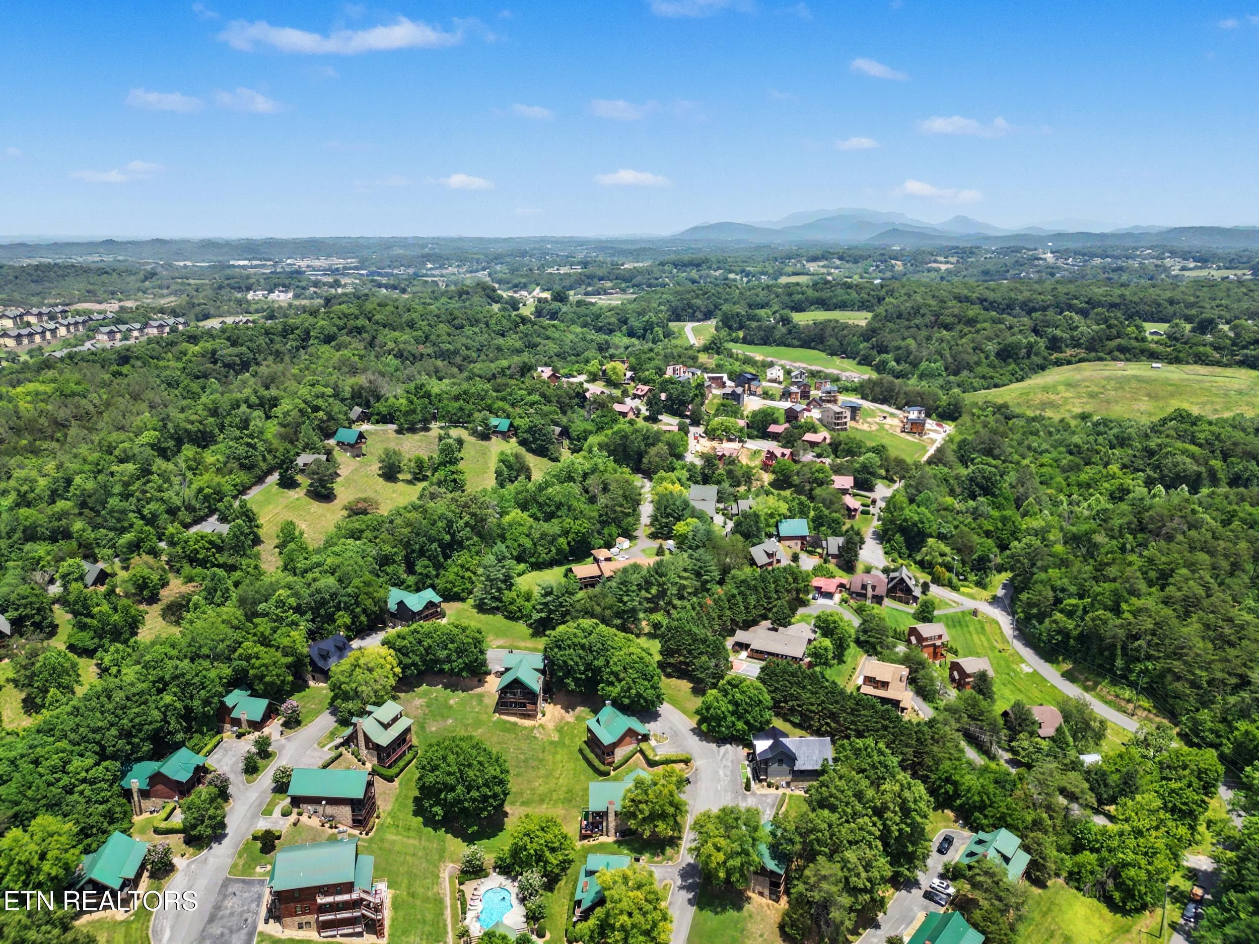 Close to Shopping and Entertainment - 1629 Little Cabin Loop, Pigeon Forge, TN 37862, Pigeon Forge