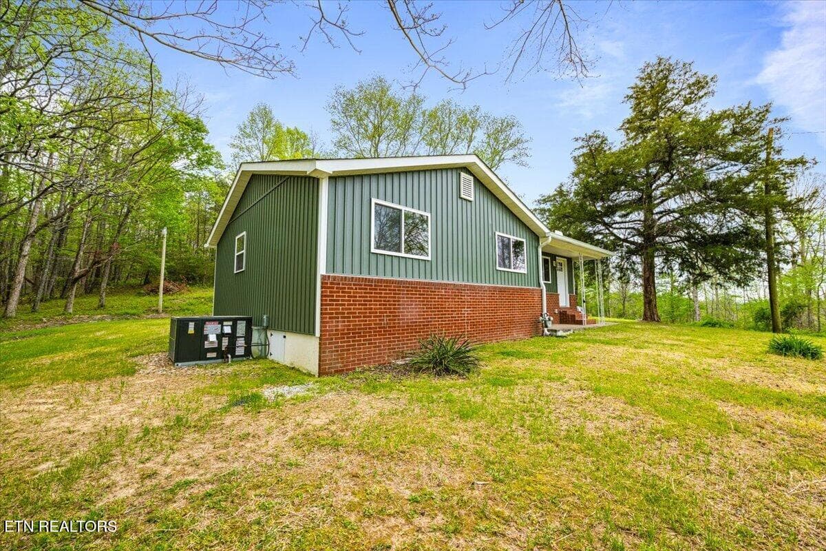 41-135 Cougar Ridge Pvt Dr - 520 W Hills Drive, Huntsville, TN 37756