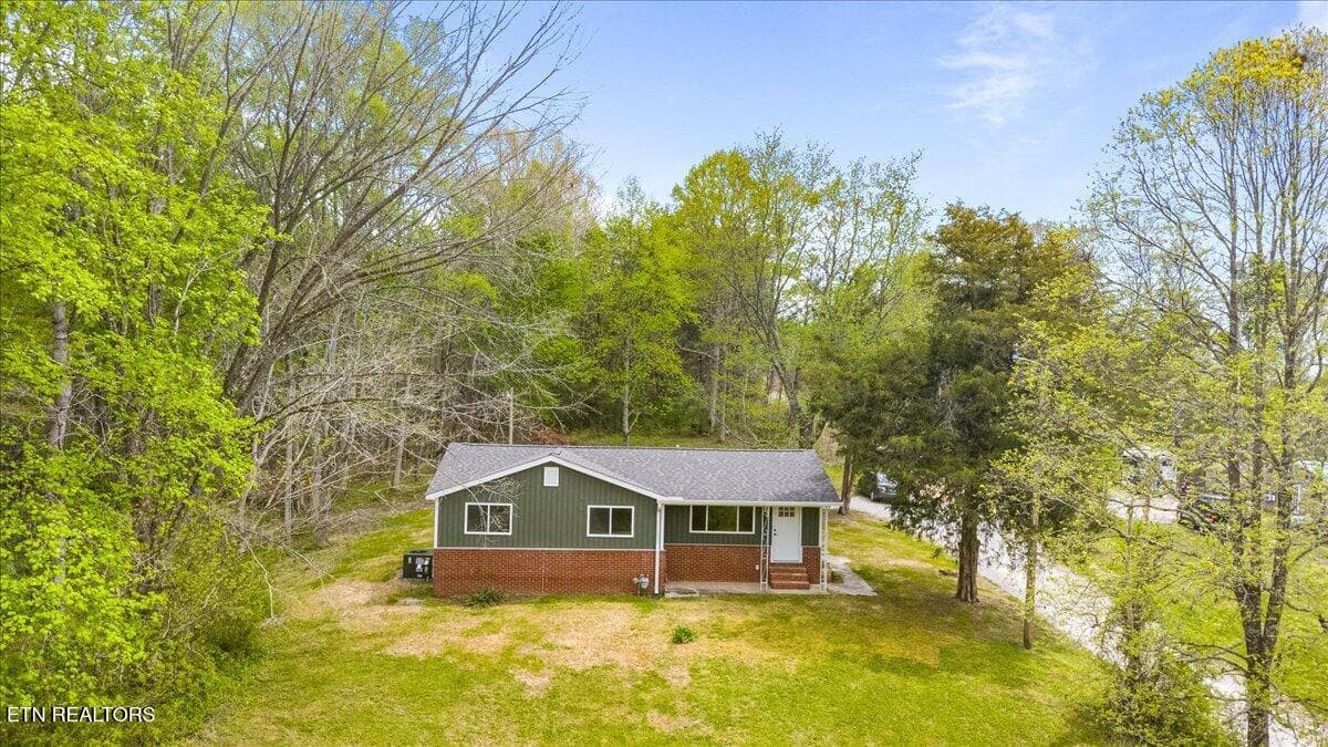 01-135 Cougar Ridge Pvt Dr - 520 W Hills Drive, Huntsville, TN 37756