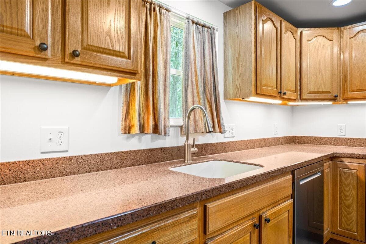 32-135 Cougar Ridge Pvt Dr - 520 W Hills Drive, Huntsville, TN 37756