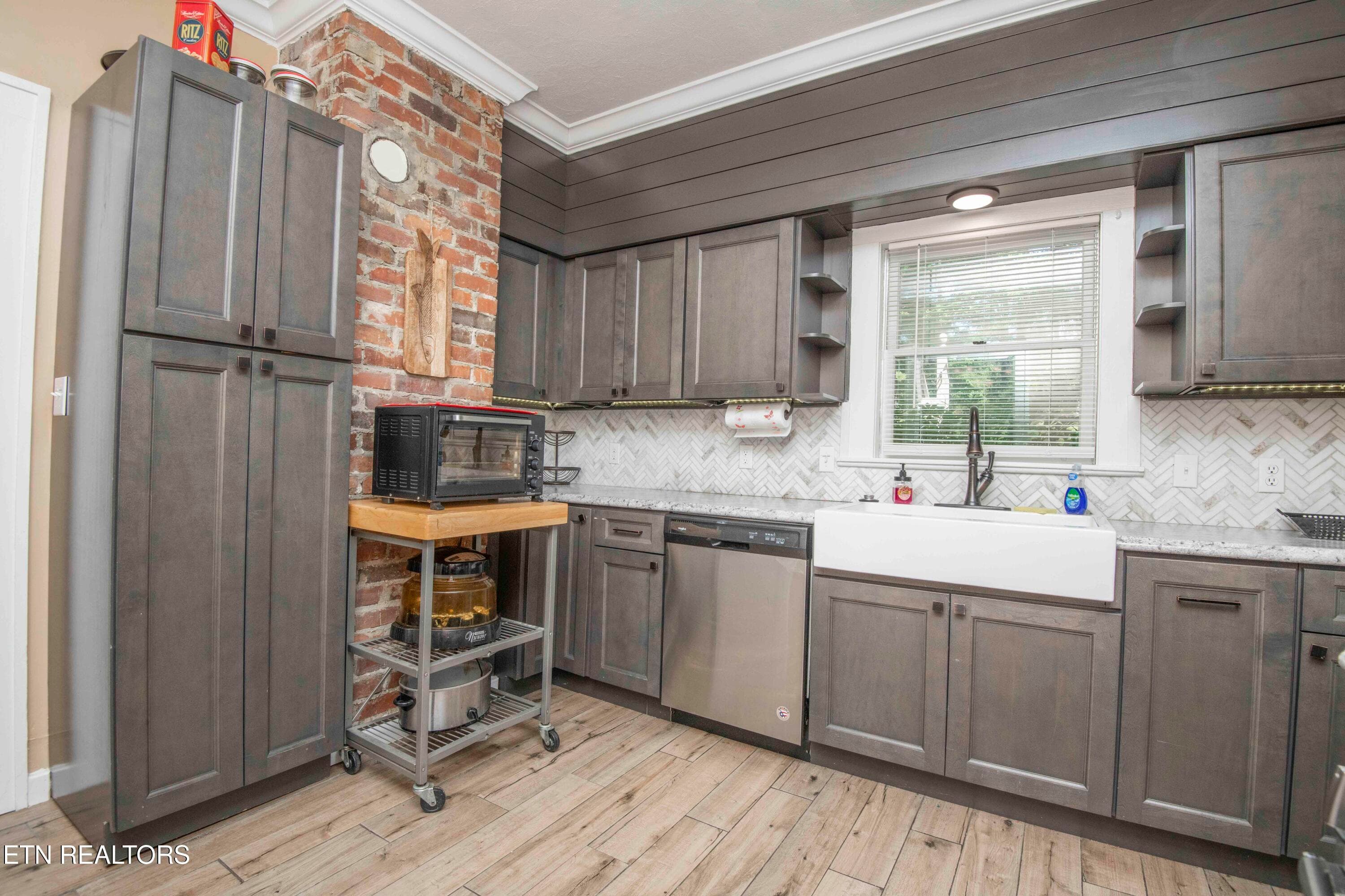 kitchen 4_1 - 17761 Alberta St, Oneida, TN 37841