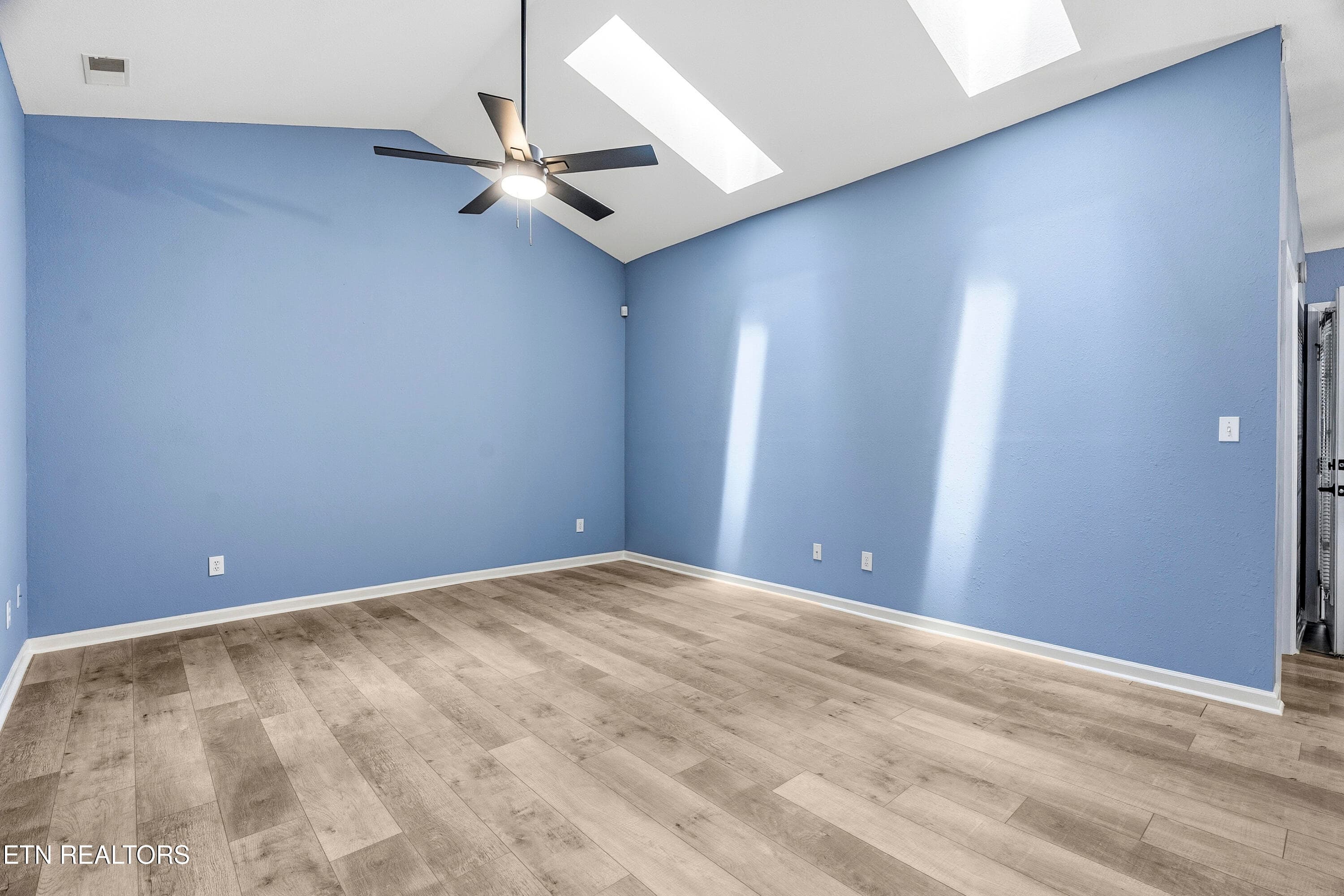 Living Room - 10703 Admiral Bend Way, Knoxville, TN 37934, Knoxville