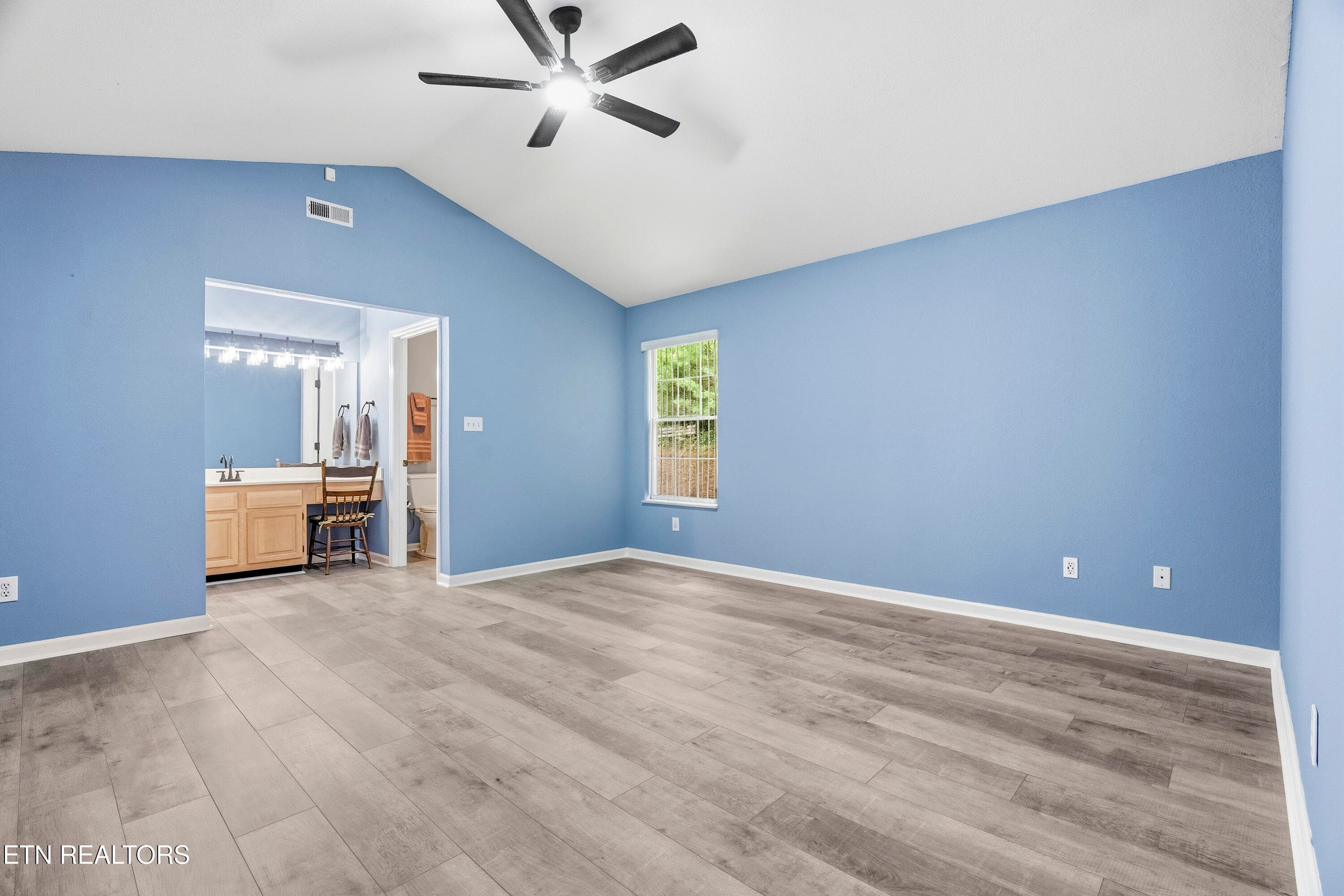Master BR - 10703 Admiral Bend Way, Knoxville, TN 37934, Knoxville