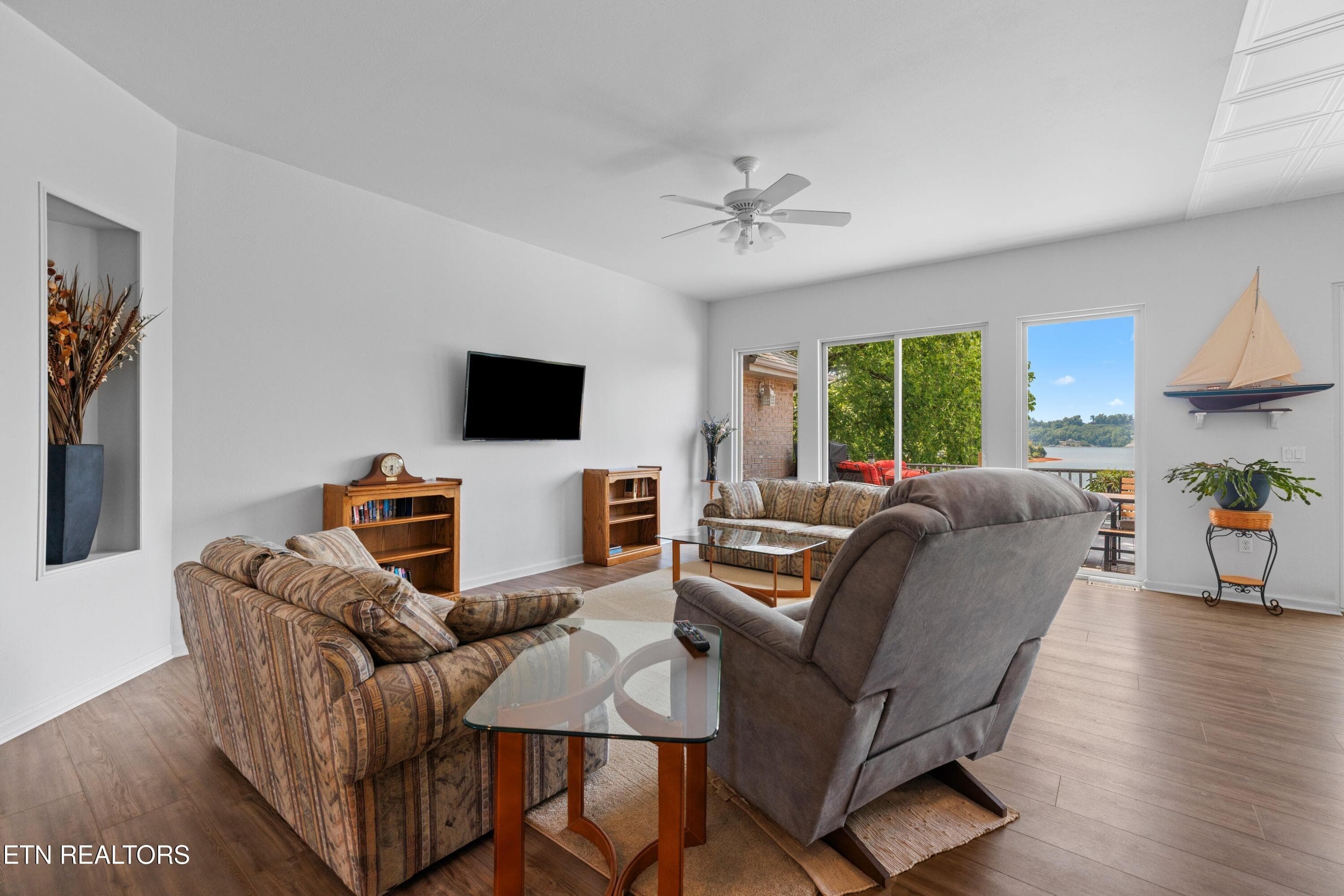 008-211MarinersLane-Dandridge-TN-37725-S - 211 Mariners Way, Dandridge, TN 37725, Dandridge