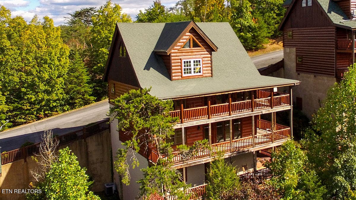 rental-cabin-01 - 1352 Timberwolf Way, Sevierville, TN 37876