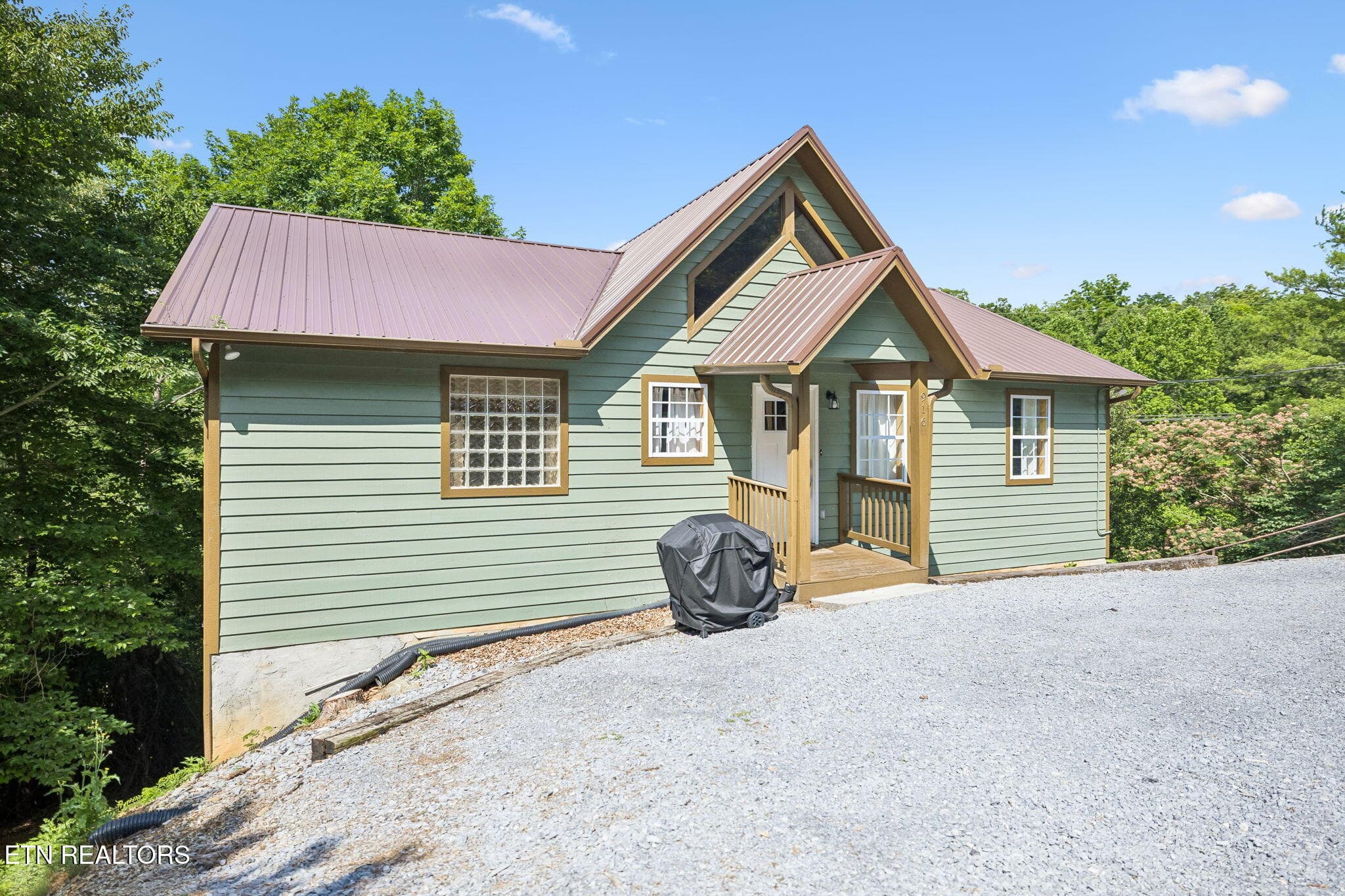 916 Hideaway Hills Circle, Sevierville, TN 37862