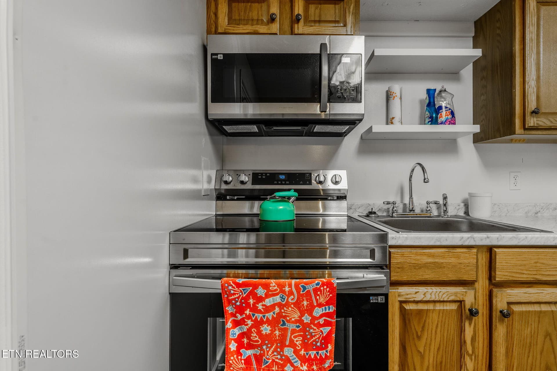 3-web-or-mls-_DSC3873-HDR - 405 Eastley Court #9, Kingsport, TN 37660