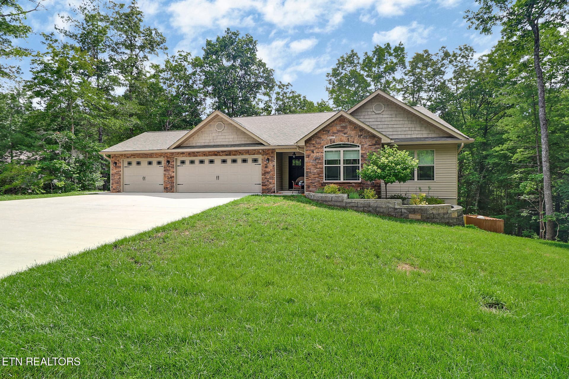 Hugged by Hardwoods - 23 Dove Cote Terrace, Crossville, TN 38558