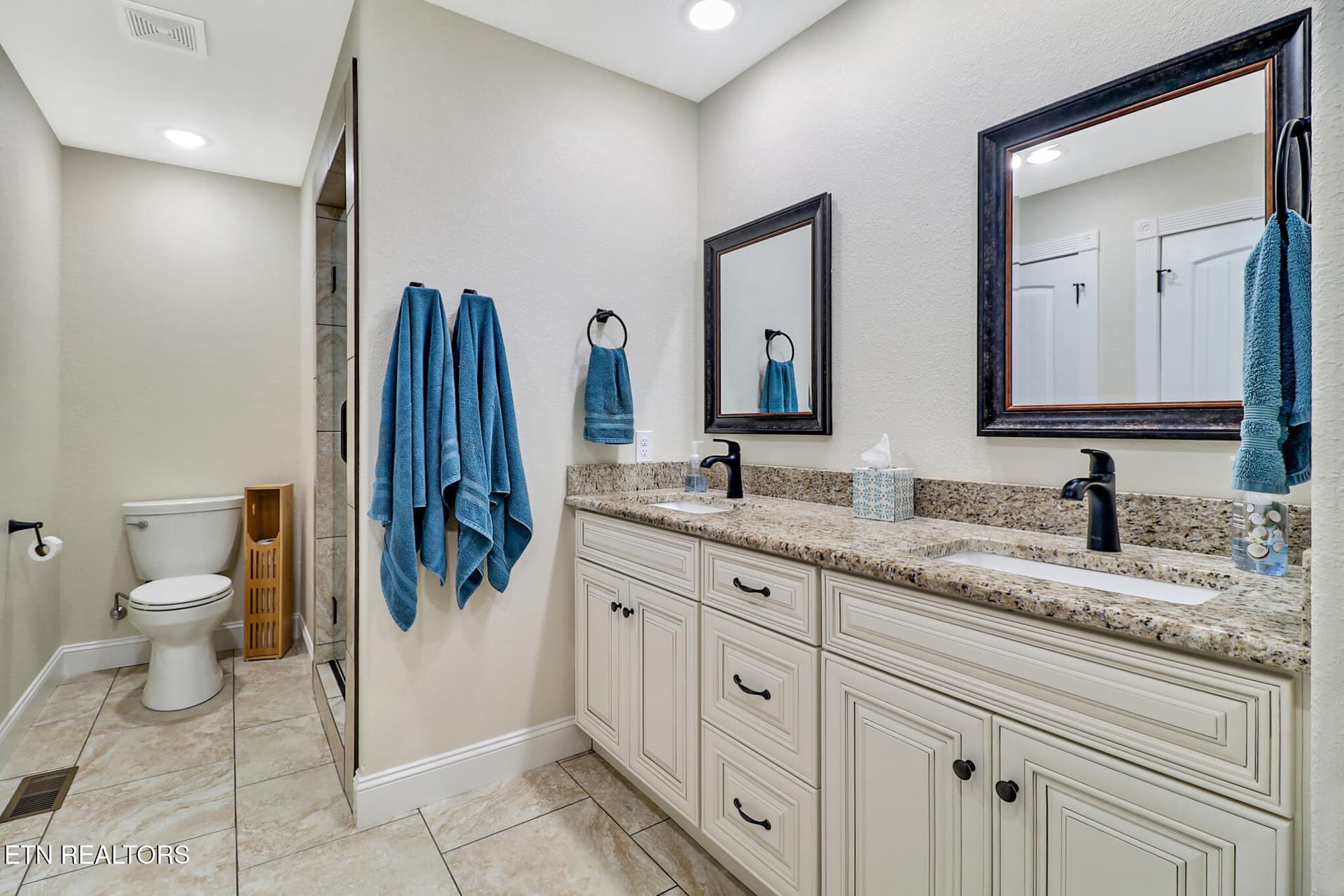 Dual Vanity - 23 Dove Cote Terrace, Crossville, TN 38558