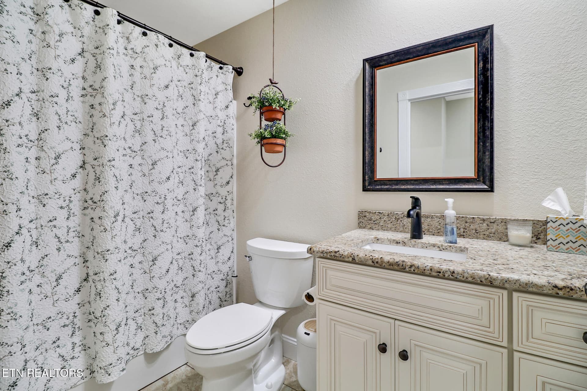 Guest Bath - 23 Dove Cote Terrace, Crossville, TN 38558