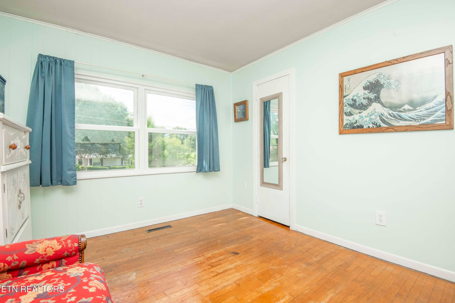 bed 1_1 - 201 W Ford Valley Rd, Knoxville, TN 37920