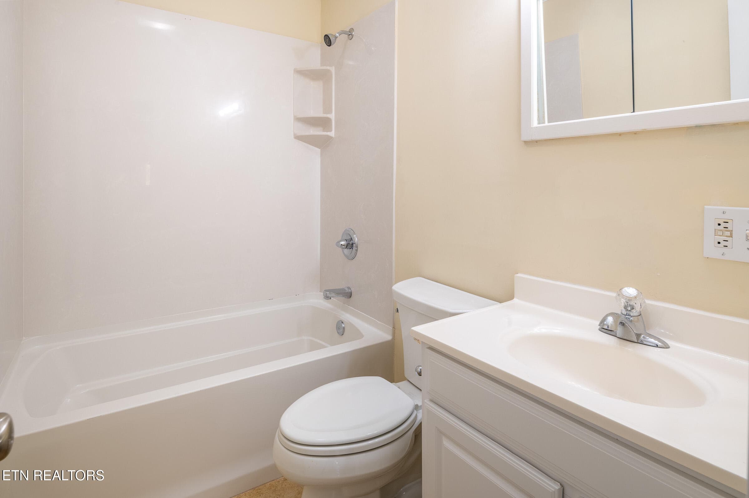 Hall Full Bath - 4300 Crosby Drive, Knoxville, TN 37909, Knoxville