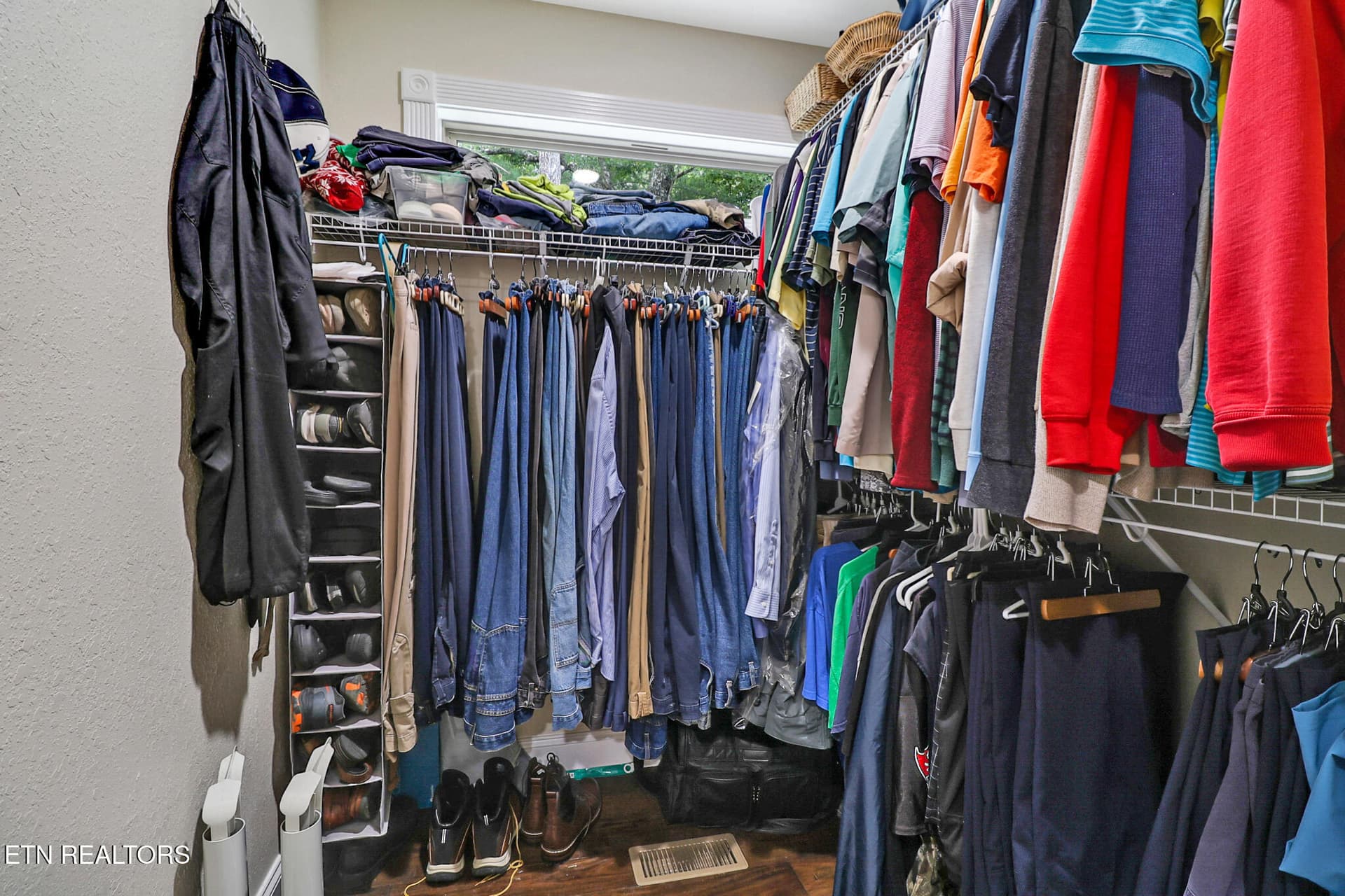Main Walk-In Closet - 23 Dove Cote Terrace, Crossville, TN 38558