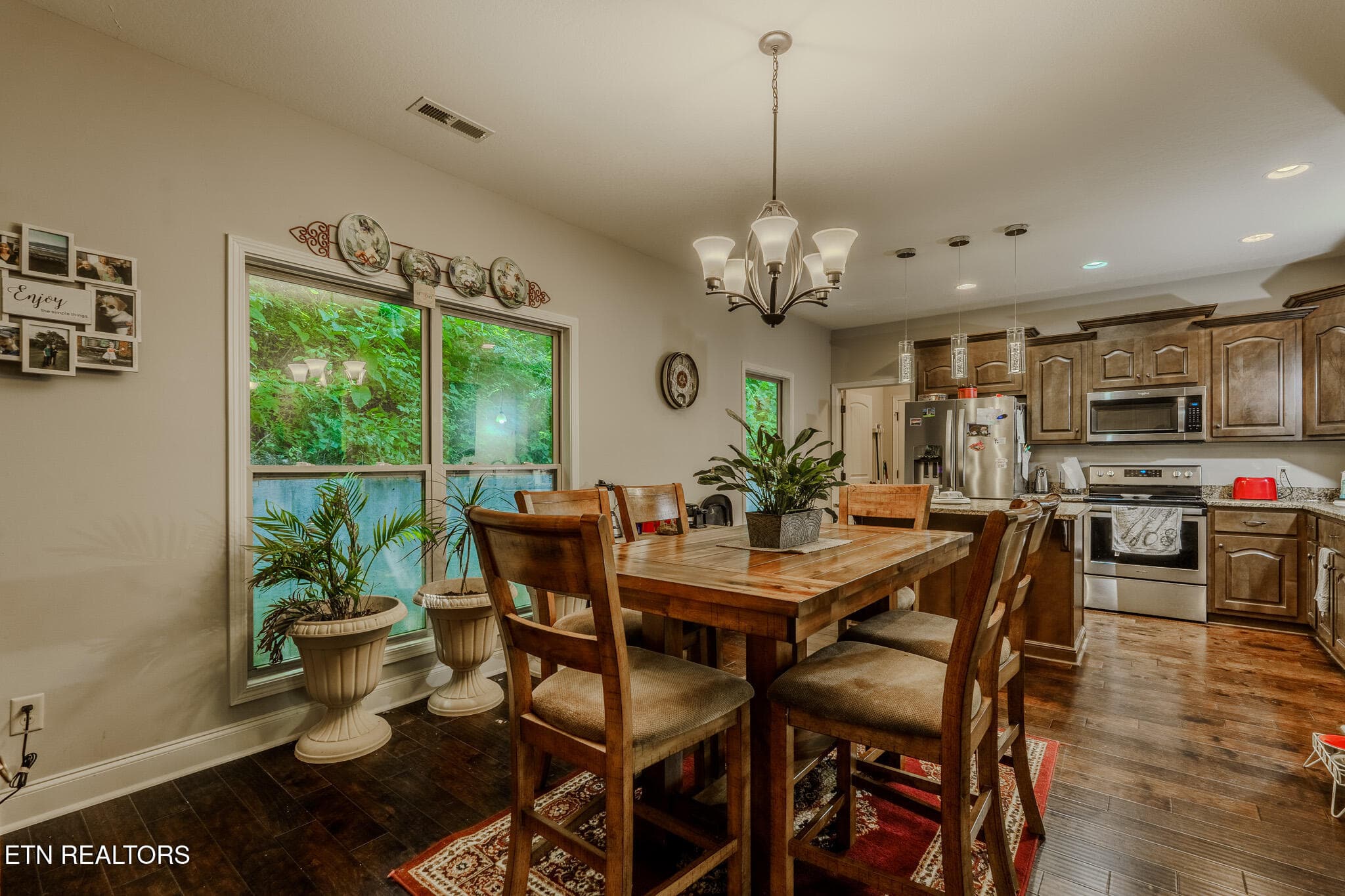 dine 1 new - 416 Forrest Springs Drive, Gatlinburg, TN 37738, Gatlinburg