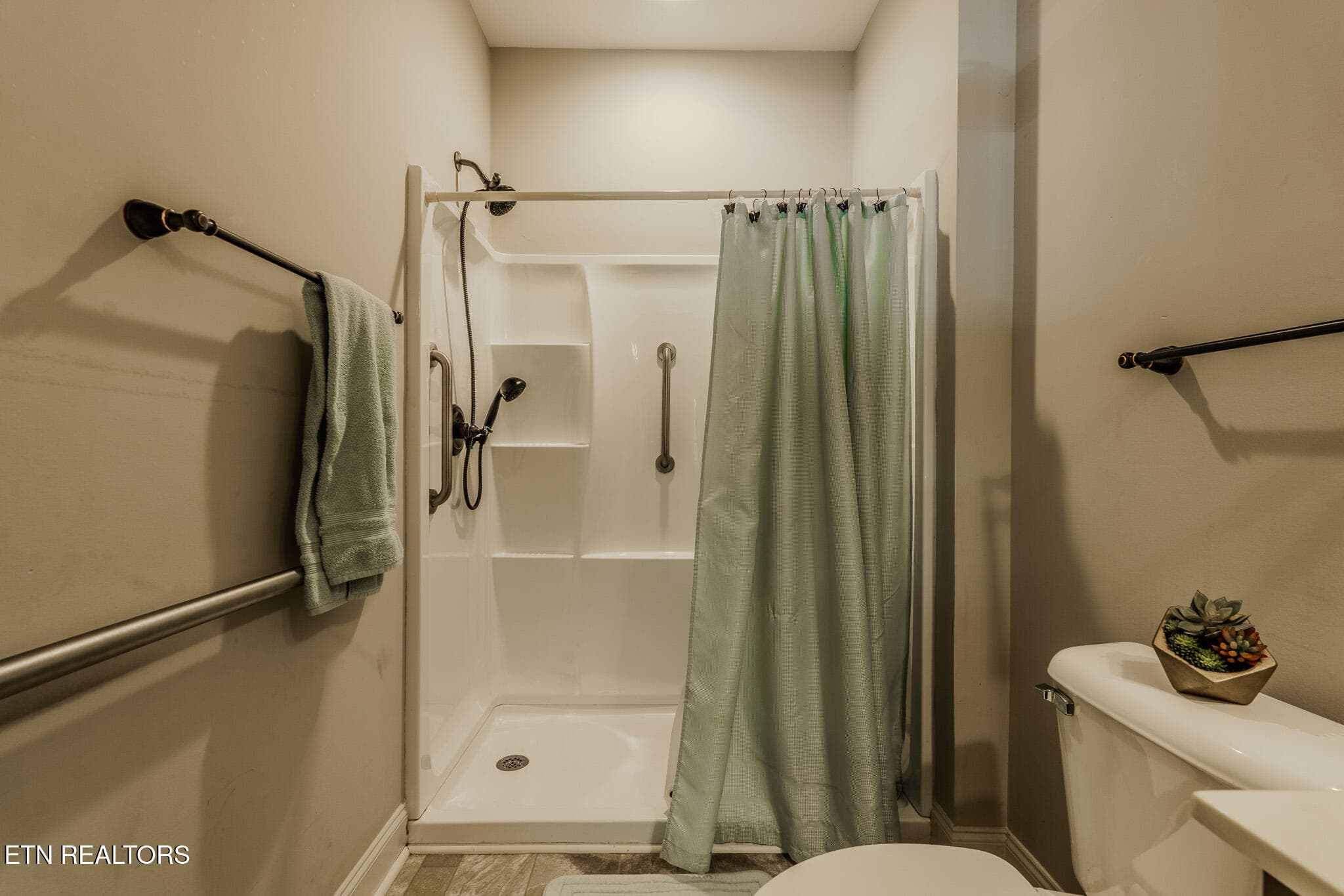 master ba new - 416 Forrest Springs Drive, Gatlinburg, TN 37738, Gatlinburg