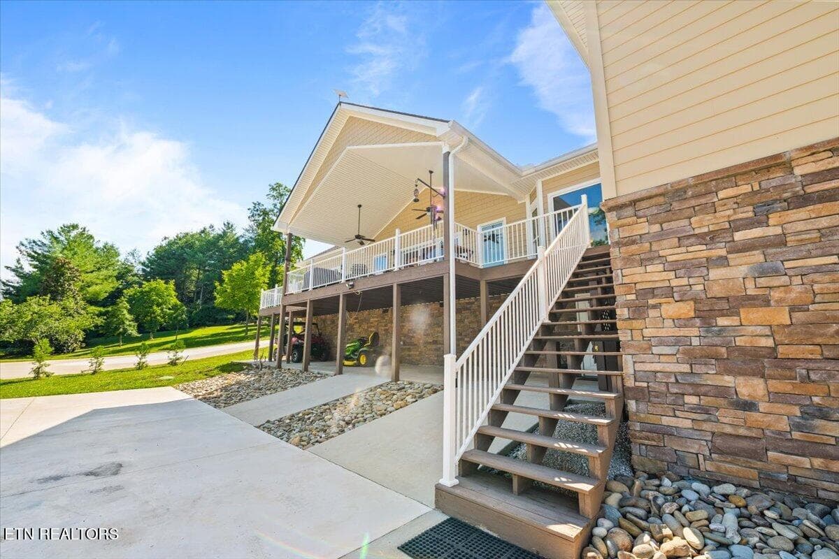 Steps to Upper Deck - 1380 E Norris Point Rd, LaFollette, TN 37766, LaFollette