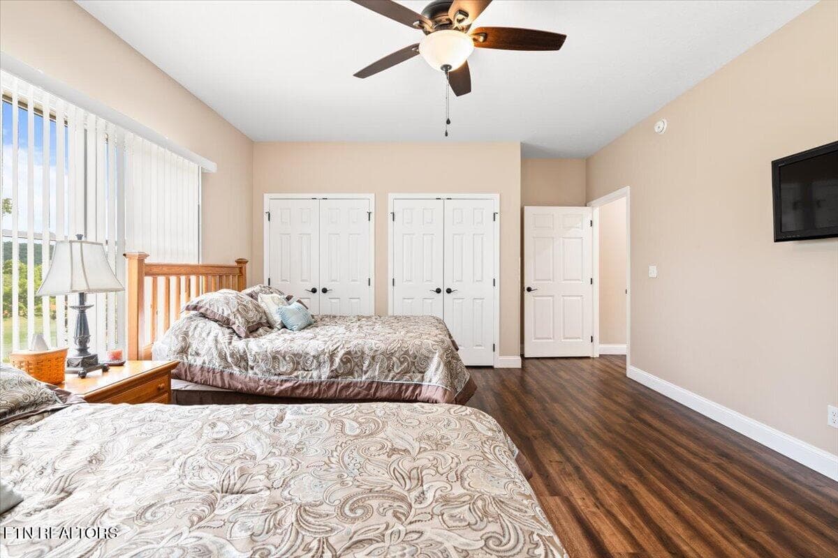 Guest Bed 2 Closets - 1380 E Norris Point Rd, LaFollette, TN 37766, LaFollette