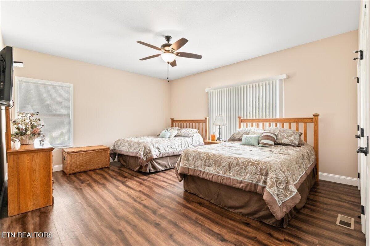 Guest Bed 2 - 1380 E Norris Point Rd, LaFollette, TN 37766, LaFollette