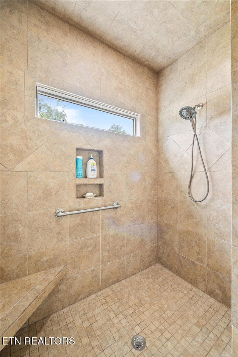 Main Bedroom Walk In Shower - 1380 E Norris Point Rd, LaFollette, TN 37766, LaFollette