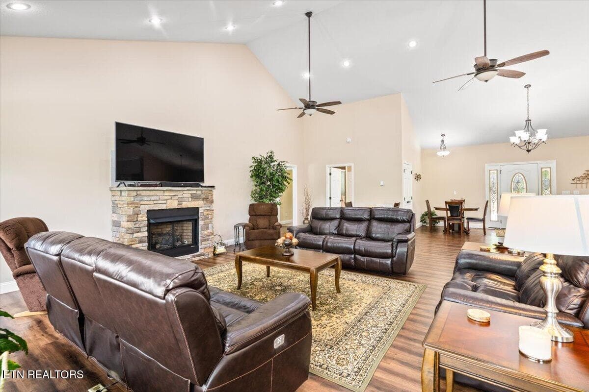 Great Room From Back Door - 1380 E Norris Point Rd, LaFollette, TN 37766, LaFollette