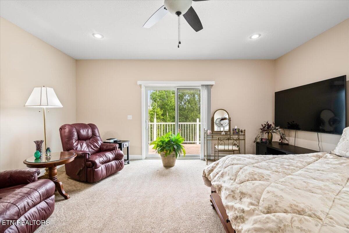 Main Bedroom Seating Area - 1380 E Norris Point Rd, LaFollette, TN 37766, LaFollette