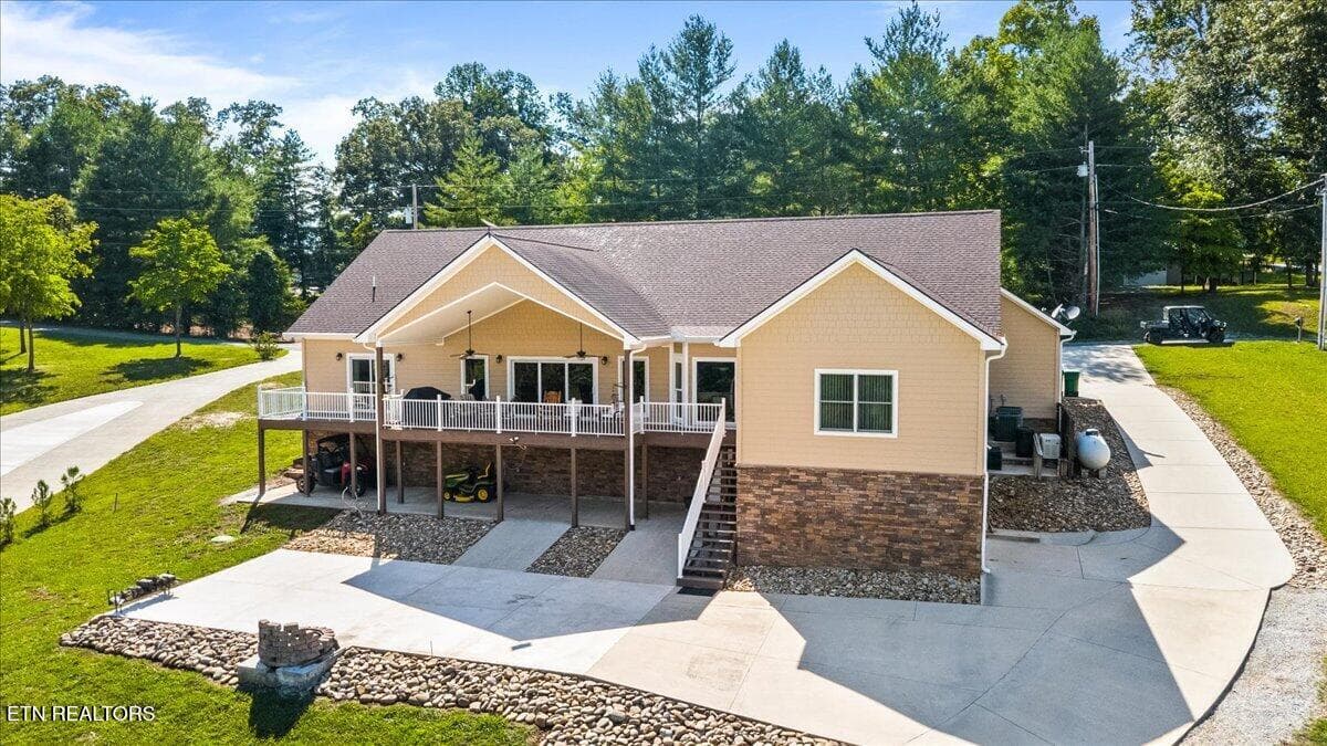Back of House - 1380 E Norris Point Rd, LaFollette, TN 37766, LaFollette