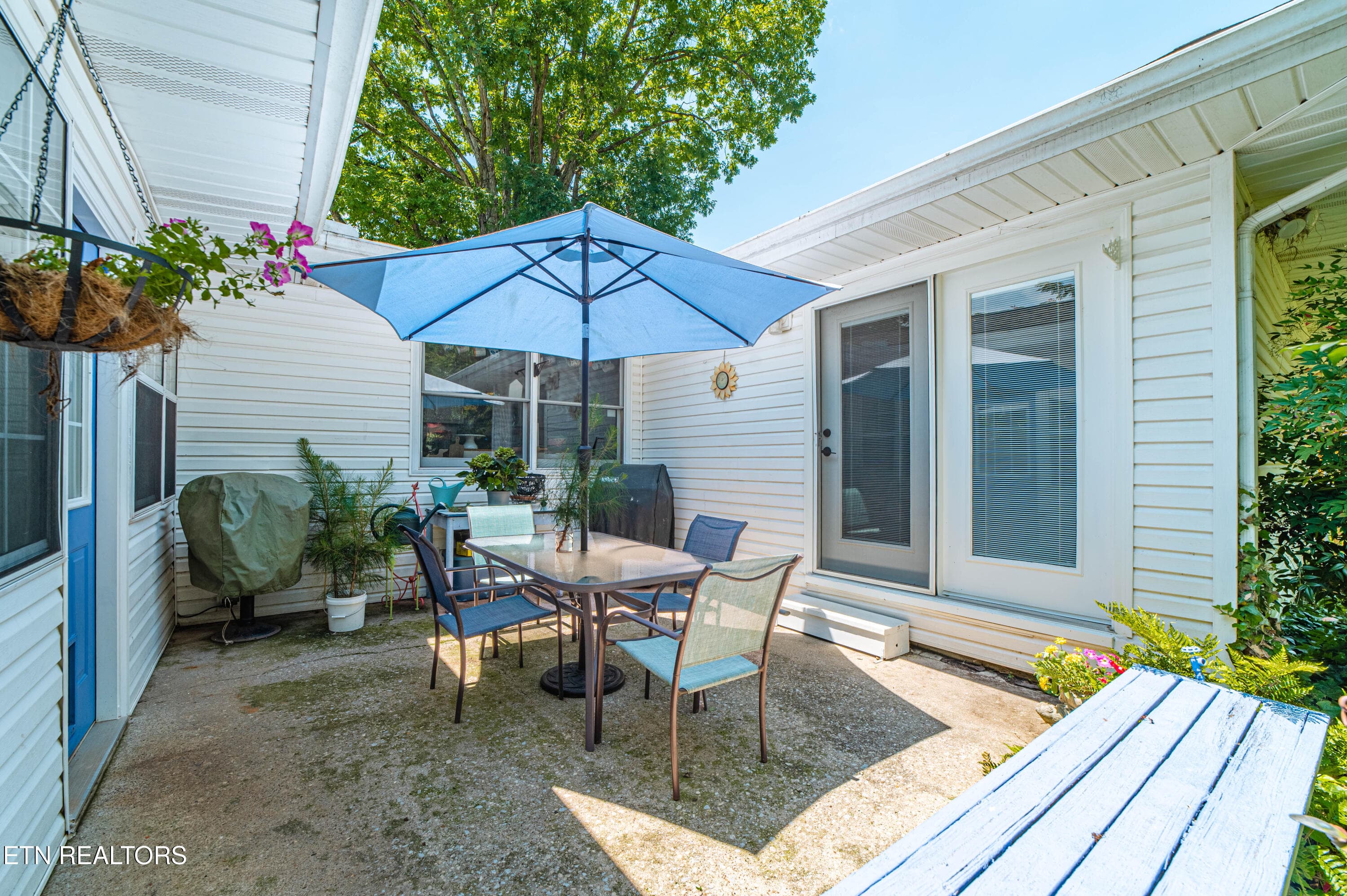 Courtyard - 5608 Sierra Rd, Knoxville, TN 37912, Knoxville