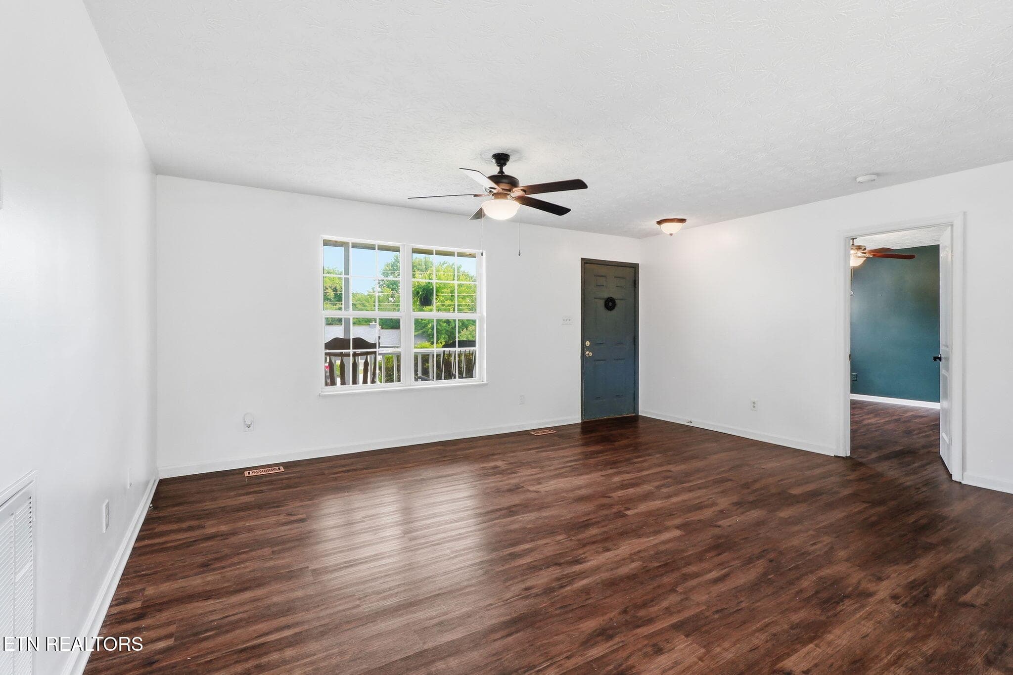 SPACIOUS LIVING ROOM - 6032 Newington Lane, Knoxville, TN 37912, Knoxville