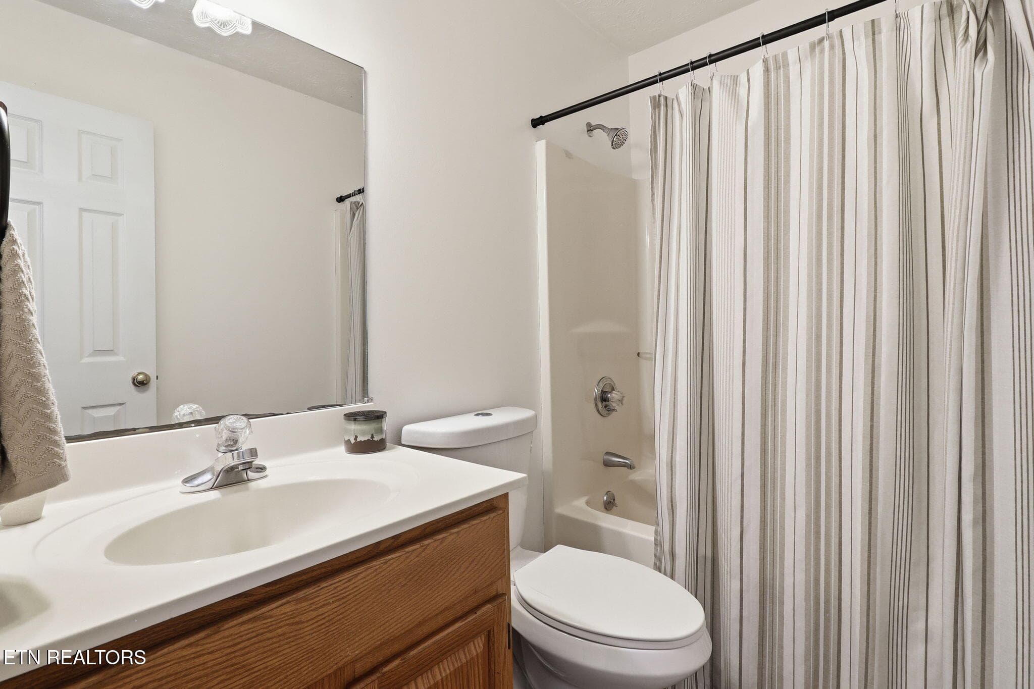 HALL BATH - 6032 Newington Lane, Knoxville, TN 37912, Knoxville