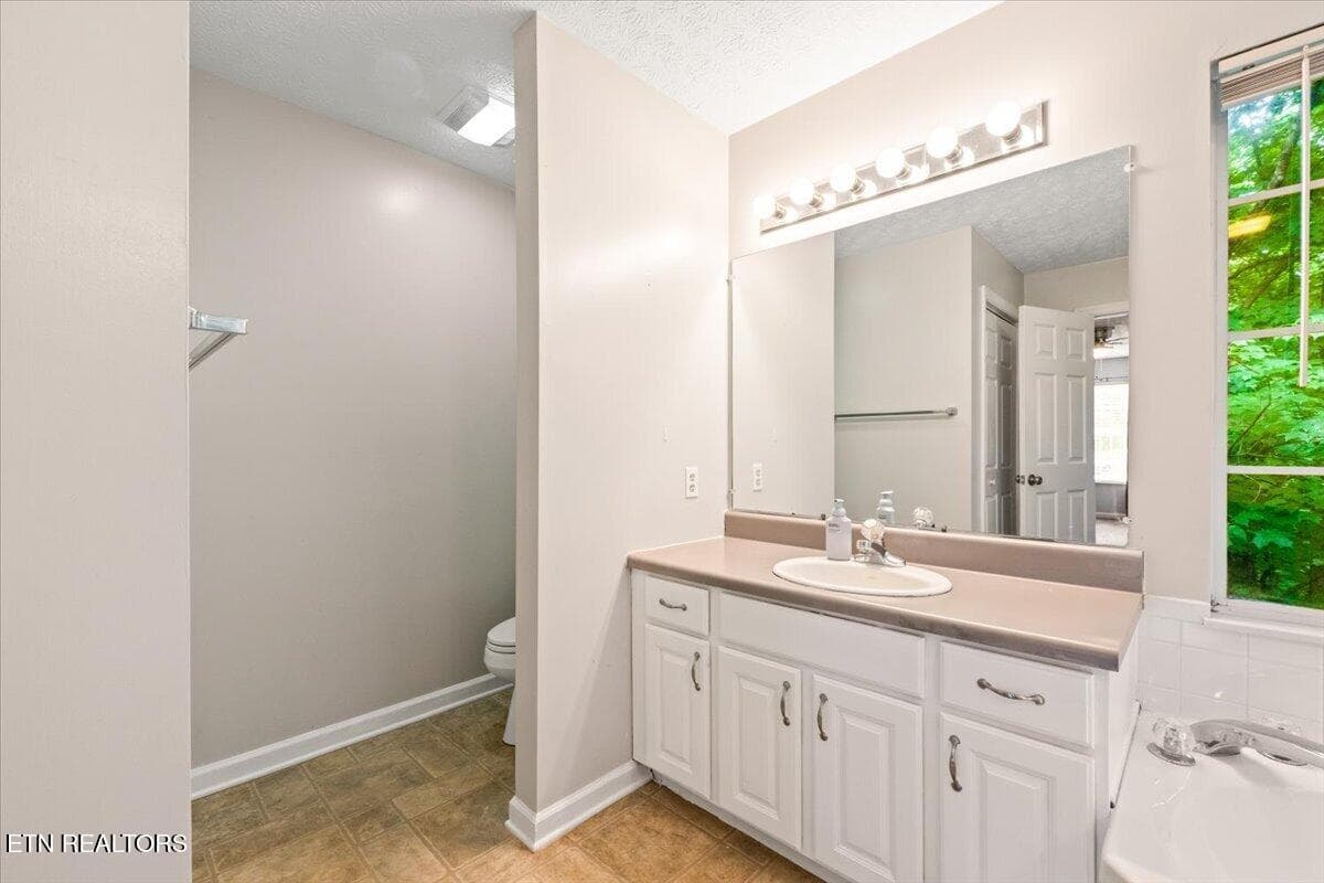 38-153 Autumn Dr - 153 Autumn Drive, Clinton, TN 37716