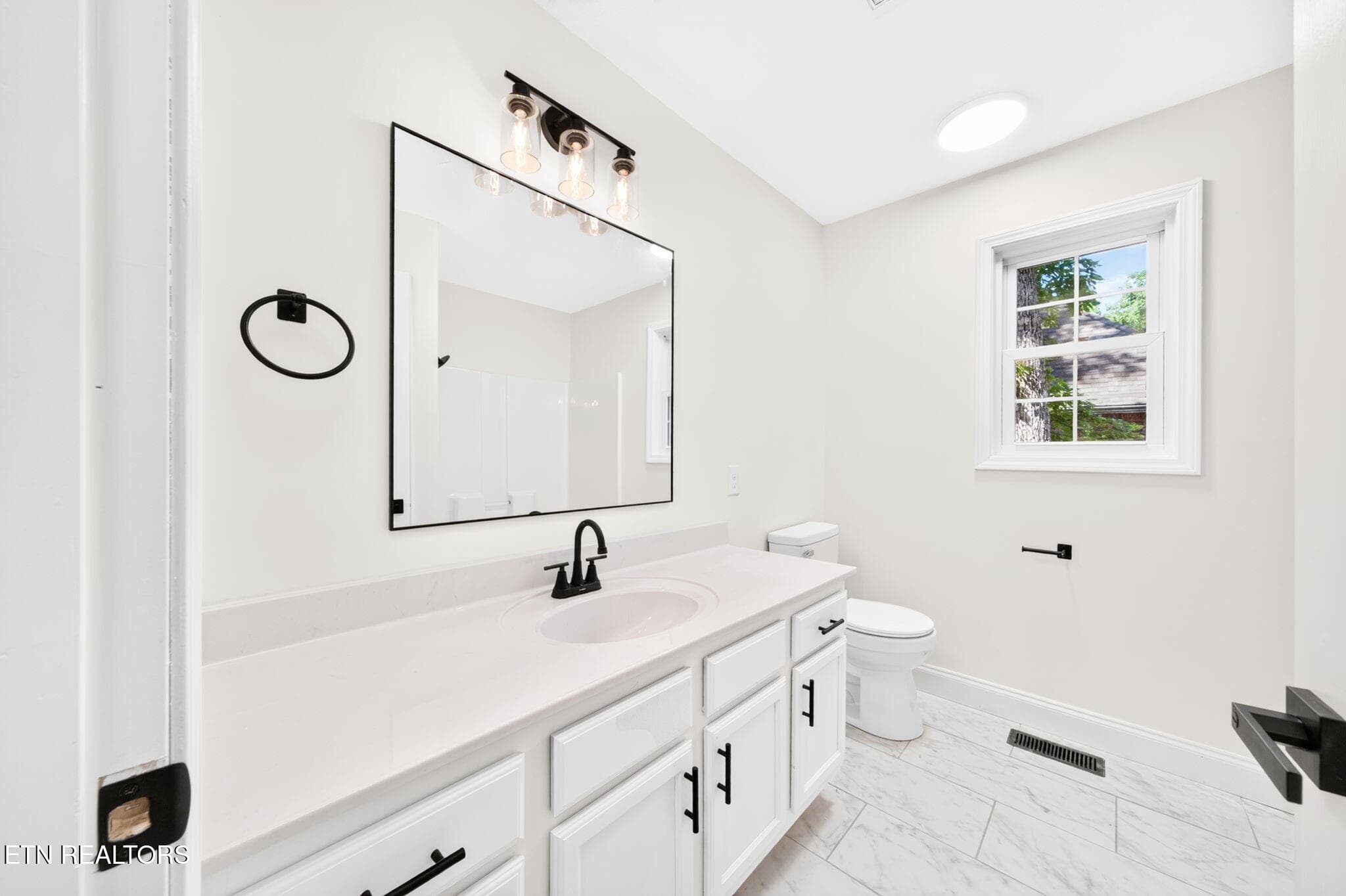 Guest Bath - 35 Leaf Circle, Crossville, TN 38558