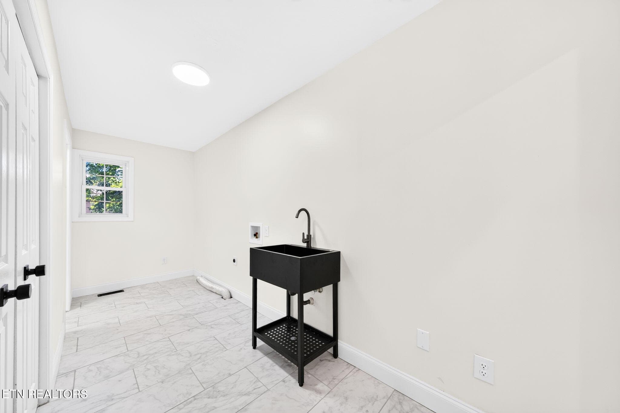 Laundry Room - 35 Leaf Circle, Crossville, TN 38558