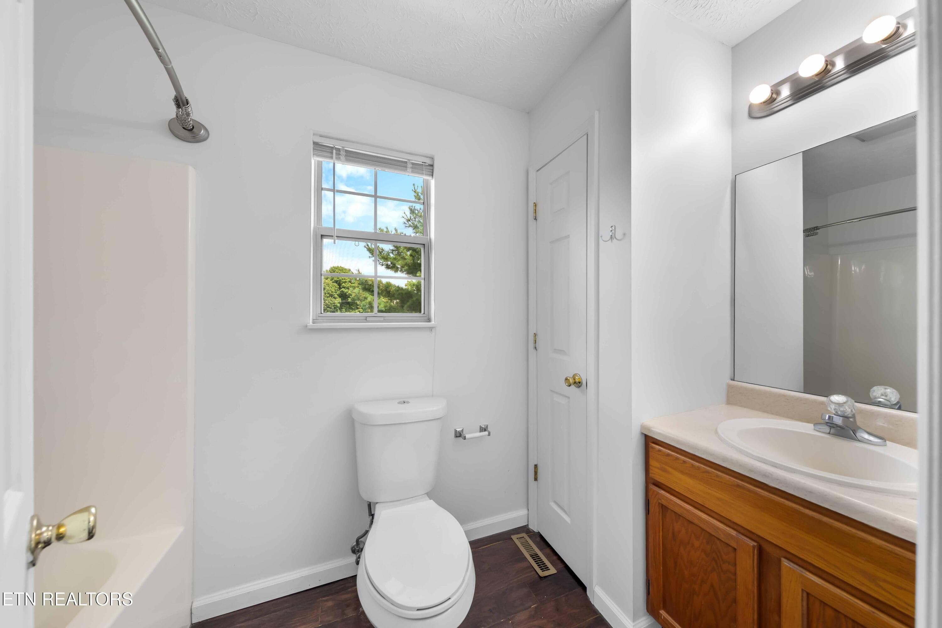 2nd Floor Bathroom - 4541 Kinlock Lane, Knoxville, TN 37921, Knoxville