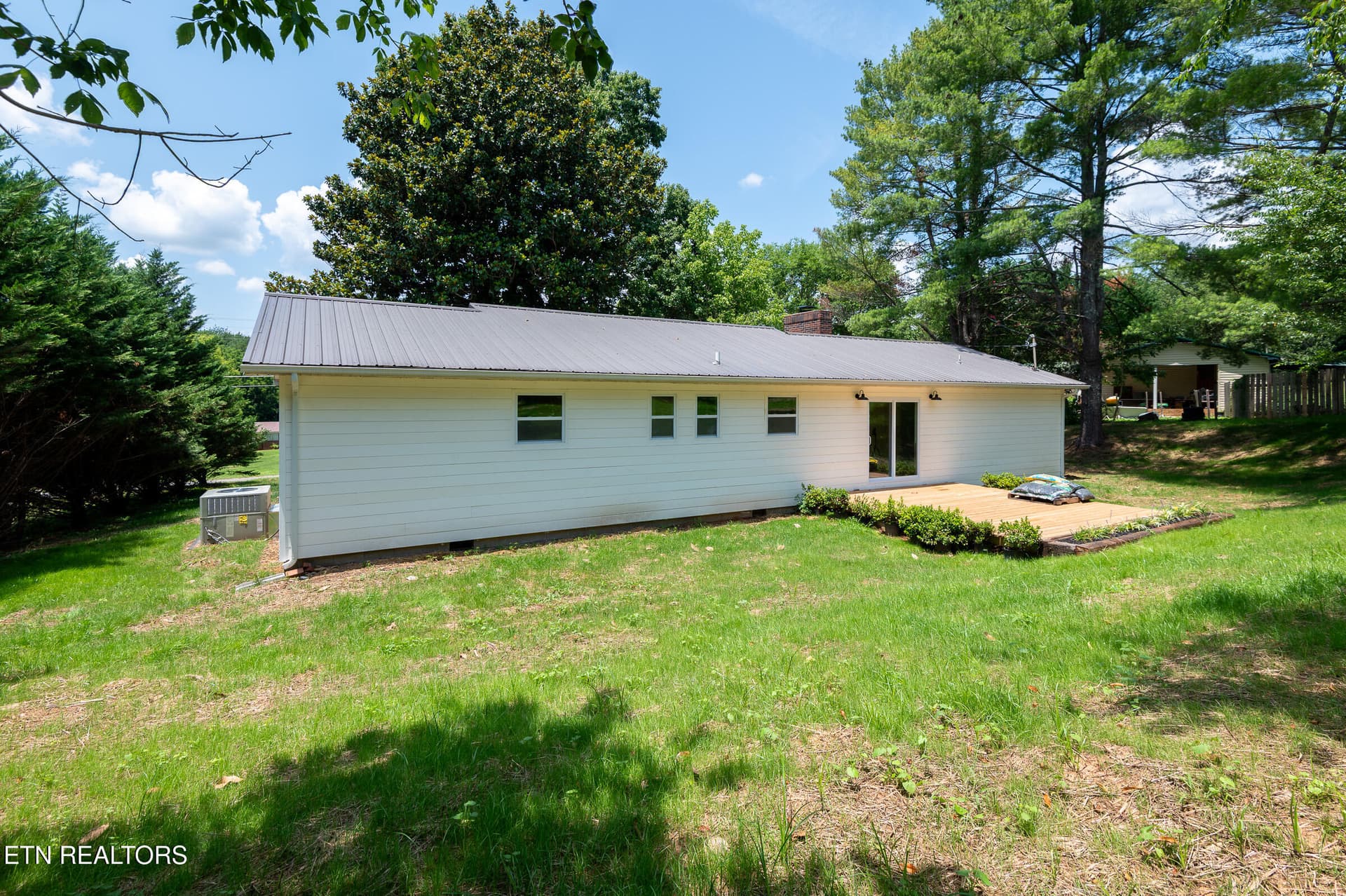 JBP_Bank474_2400px-7 - 474 Bank St, Tellico Plains, TN 37385