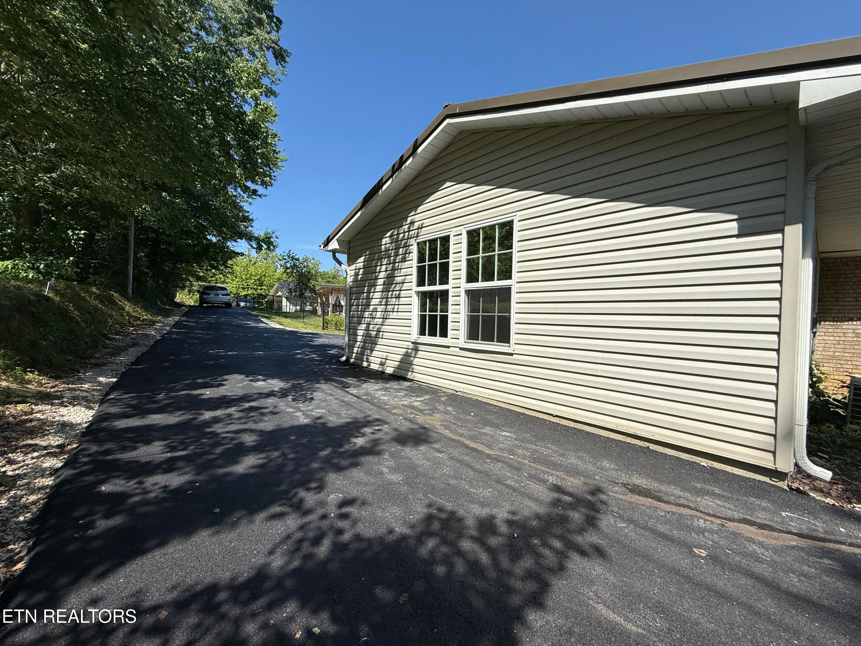IMG_6339 - 175 Hill Top St, Huntsville, TN 37756