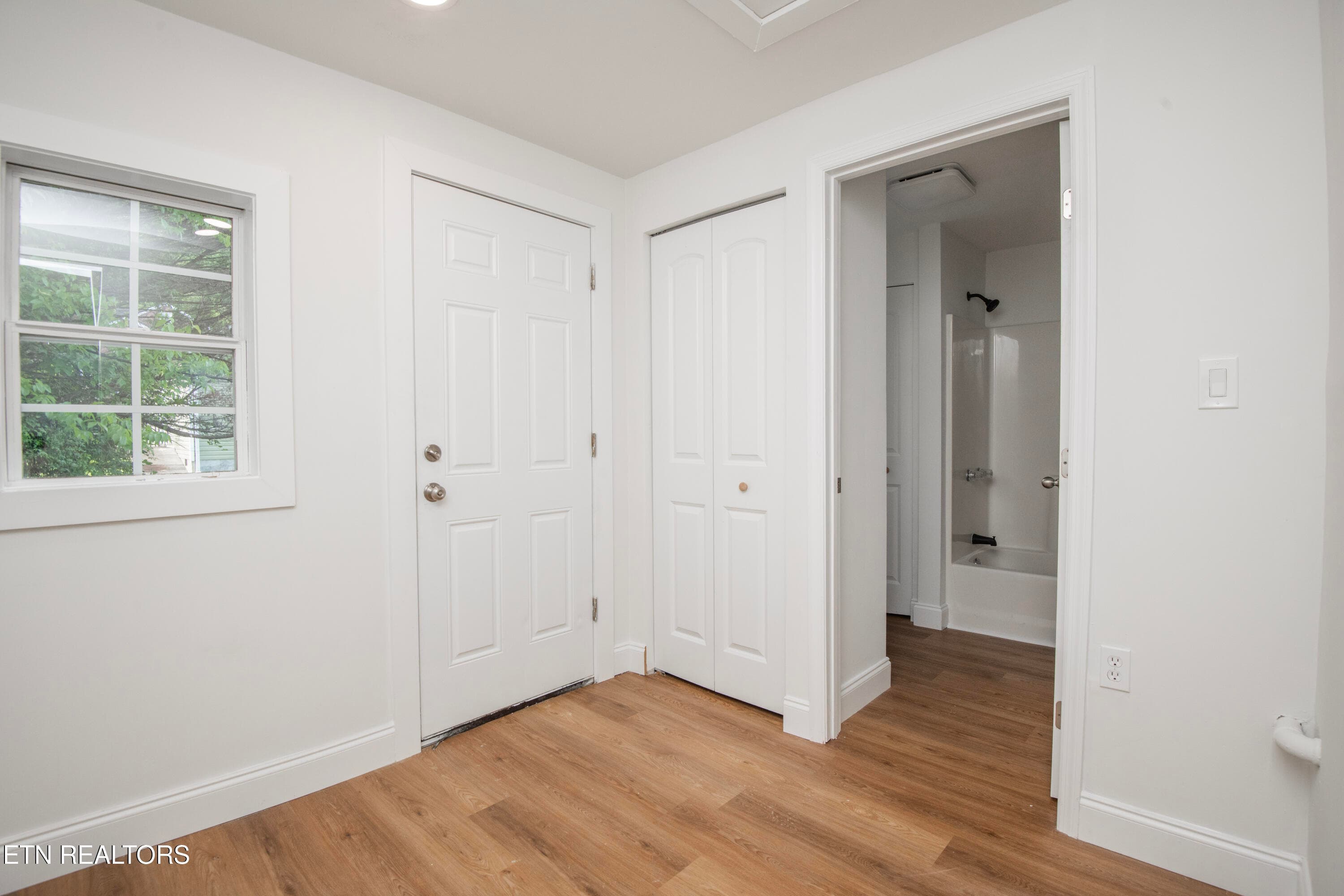 Laundry/2nd bath - 4730 Rochat Rd, Knoxville, TN 37918