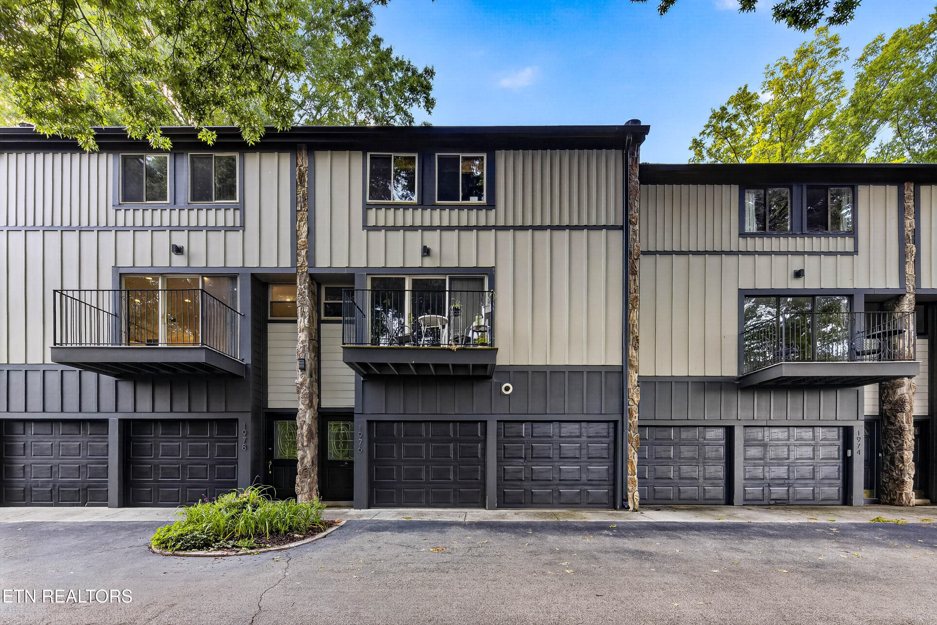 1976 Cherokee Bluff Drive, Knoxville, TN 37920