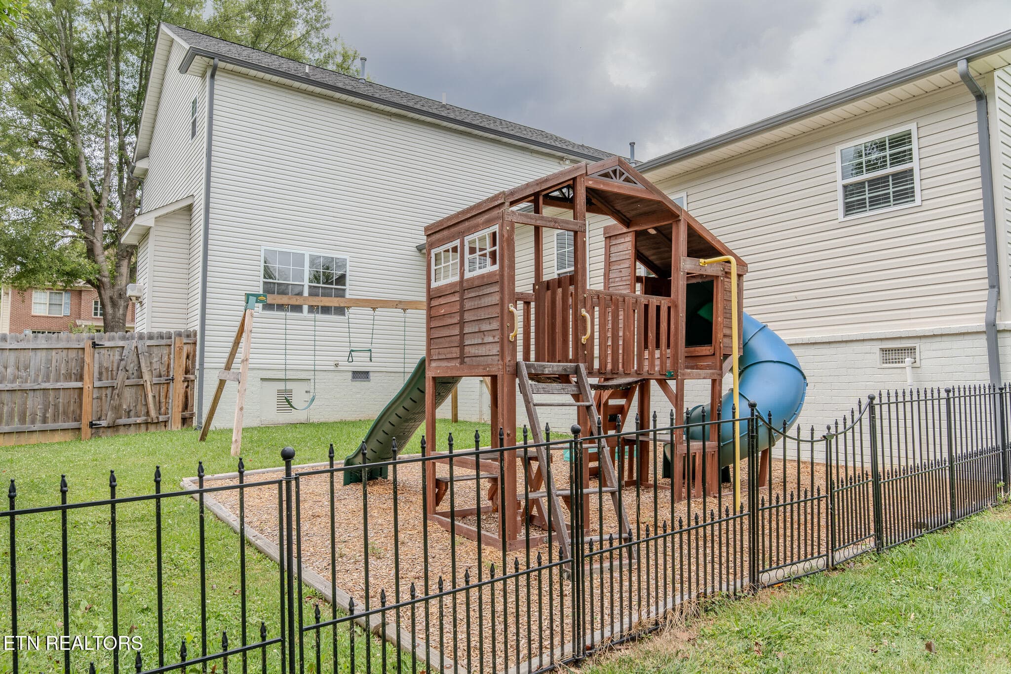A7V01196-HDR - 1101 Garrison Ridge Blvd, Knoxville, TN 37922