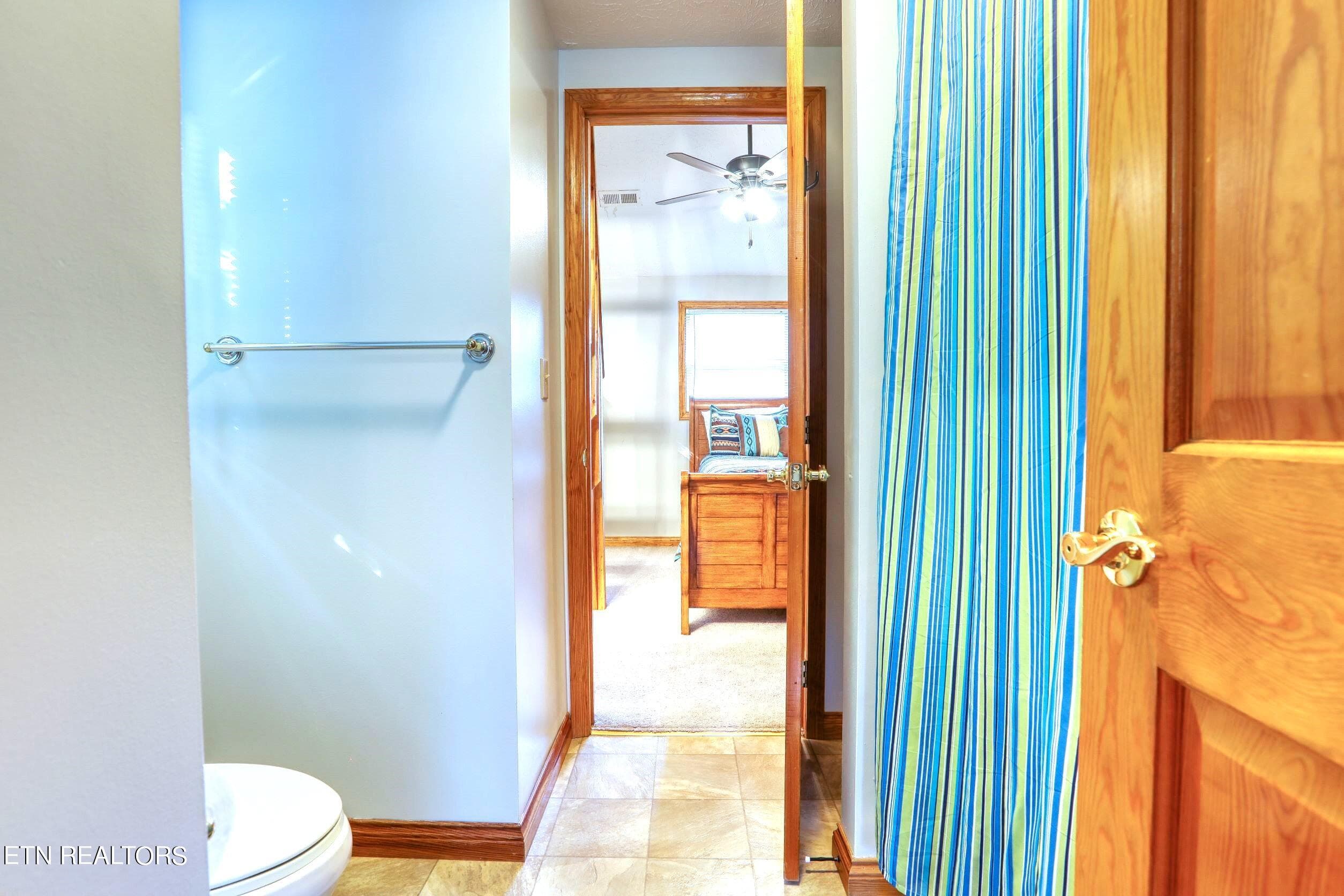 Jack and Jill Bath upstairs - 123 Flat Lake Circle, Speedwell, TN 37870, Speedwell