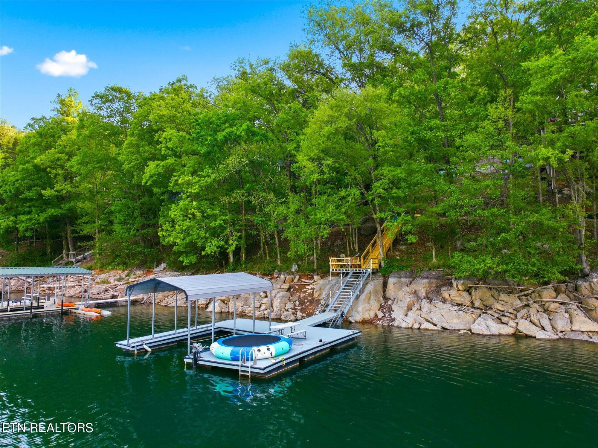 Newly rebuilt dock and steps - 123 Flat Lake Circle, Speedwell, TN 37870, Speedwell